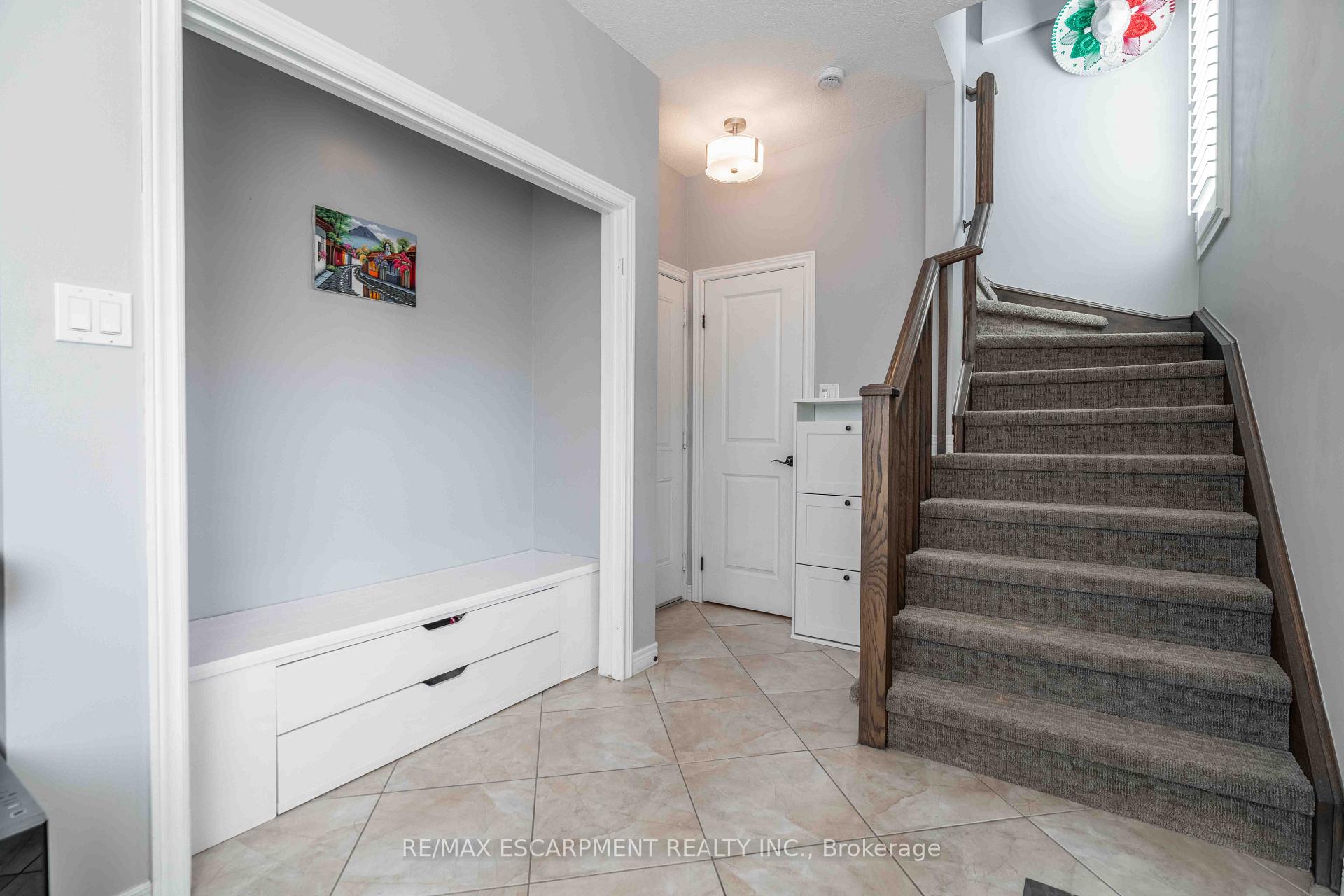 Photo 5 of Unit 13, 11 Stockbridge Gardens, Hamilton, Stoney Creek Mountain — HOMEH