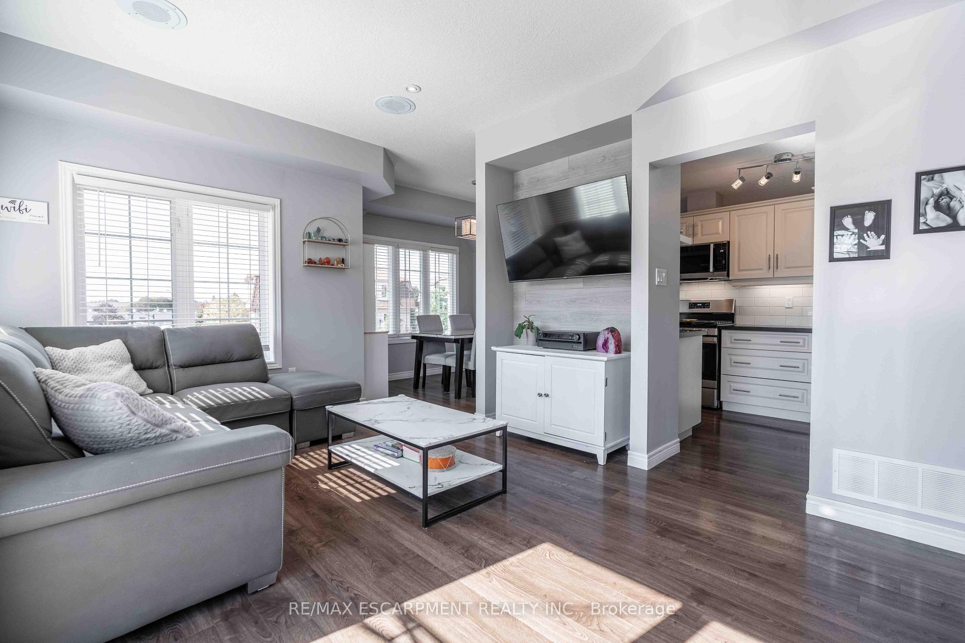 Photo 6 of Unit 13, 11 Stockbridge Gardens, Hamilton, Stoney Creek Mountain — HOMEH