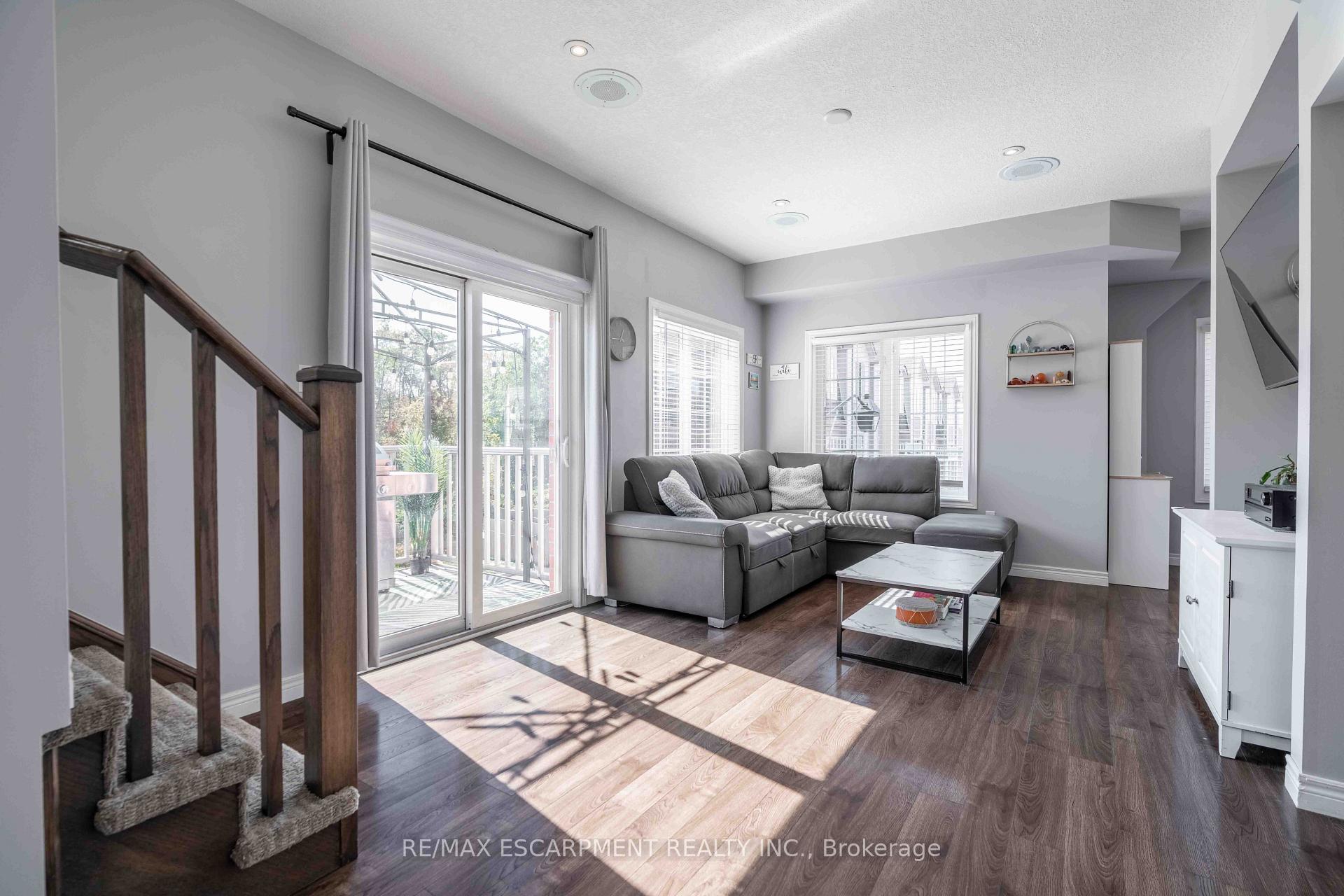 Photo 7 of Unit 13, 11 Stockbridge Gardens, Hamilton, Stoney Creek Mountain — HOMEH