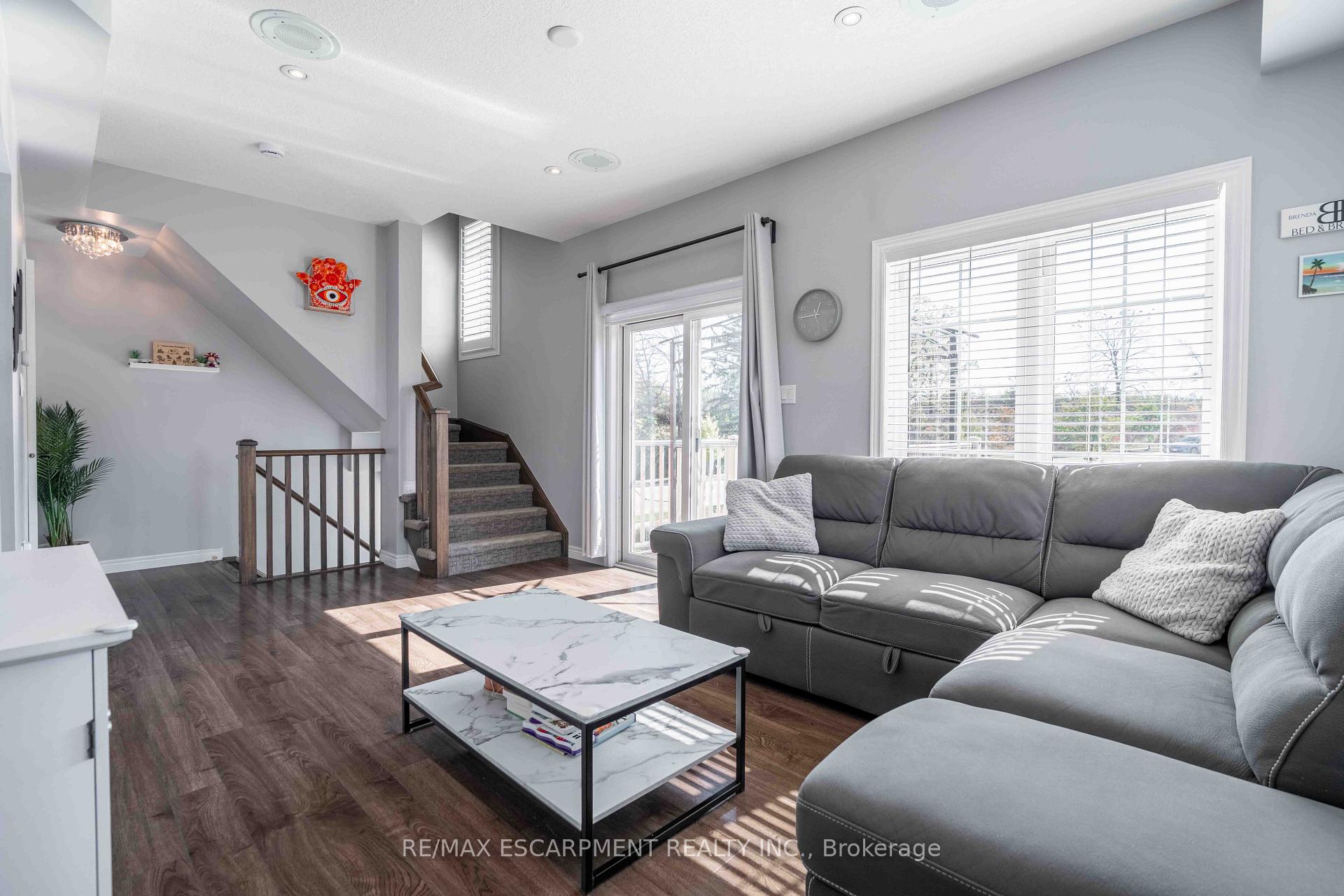 Photo 8 of Unit 13, 11 Stockbridge Gardens, Hamilton, Stoney Creek Mountain — HOMEH
