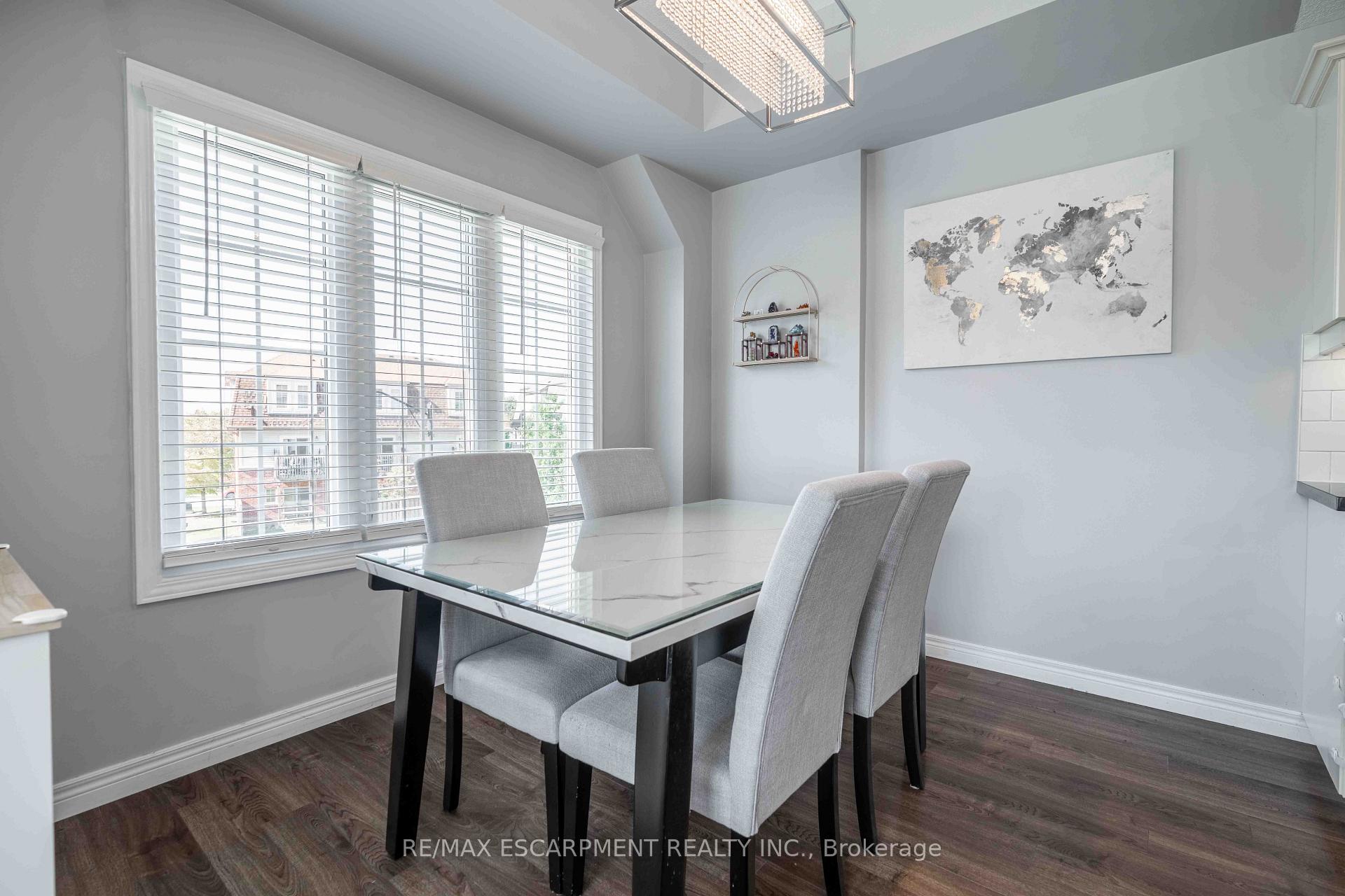 Photo 9 of Unit 13, 11 Stockbridge Gardens, Hamilton, Stoney Creek Mountain — HOMEH