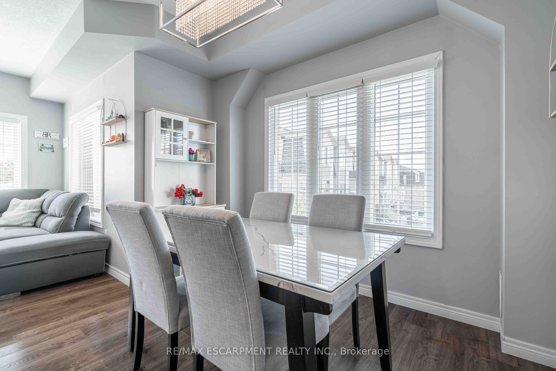 Photo 10 of Unit 13, 11 Stockbridge Gardens, Hamilton, Stoney Creek Mountain — HOMEH