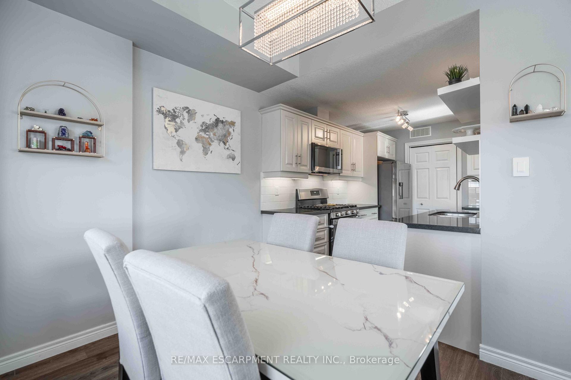 Photo 12 of Unit 13, 11 Stockbridge Gardens, Hamilton, Stoney Creek Mountain — HOMEH