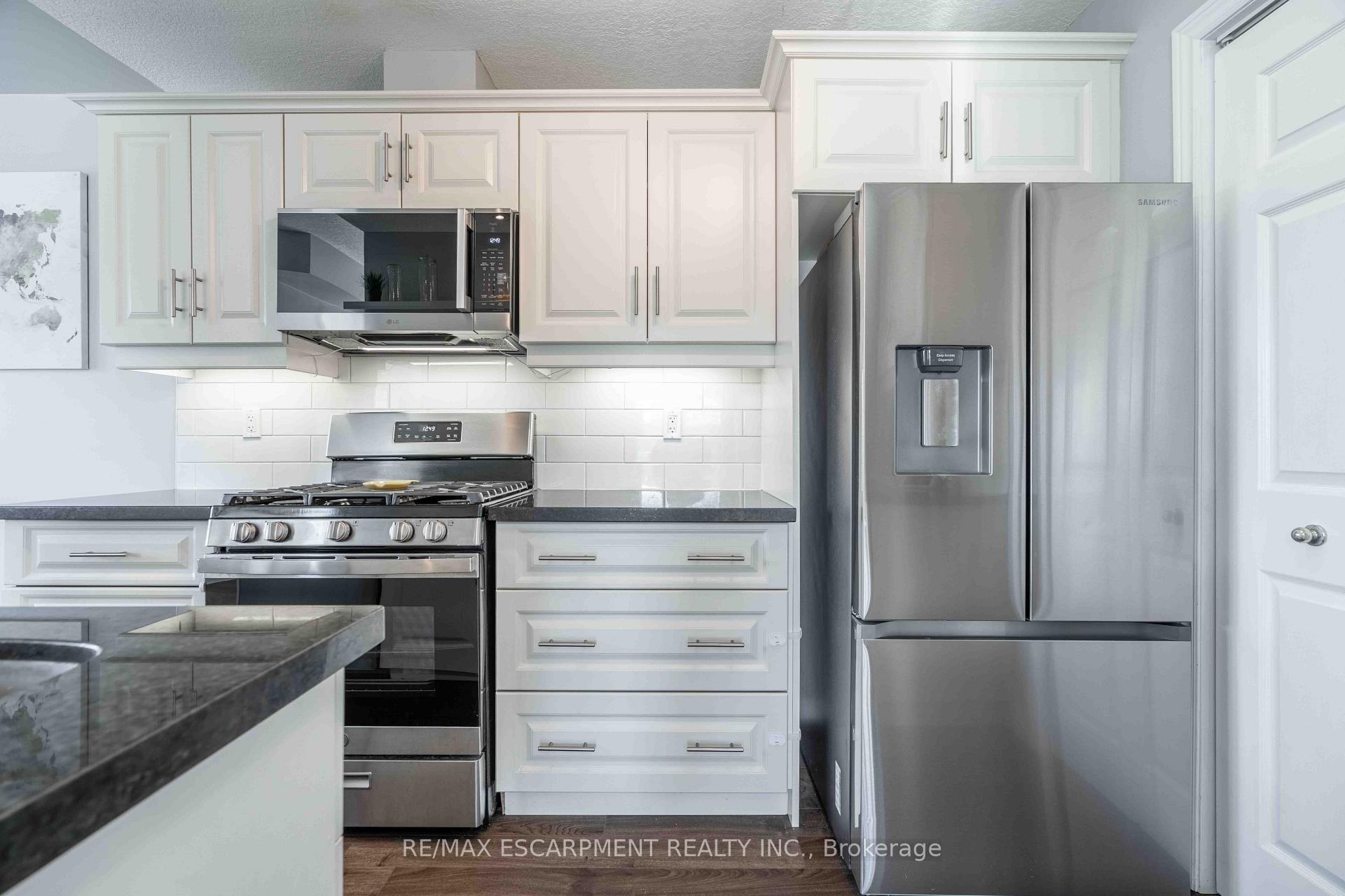 Photo 15 of Unit 13, 11 Stockbridge Gardens, Hamilton, Stoney Creek Mountain — HOMEH