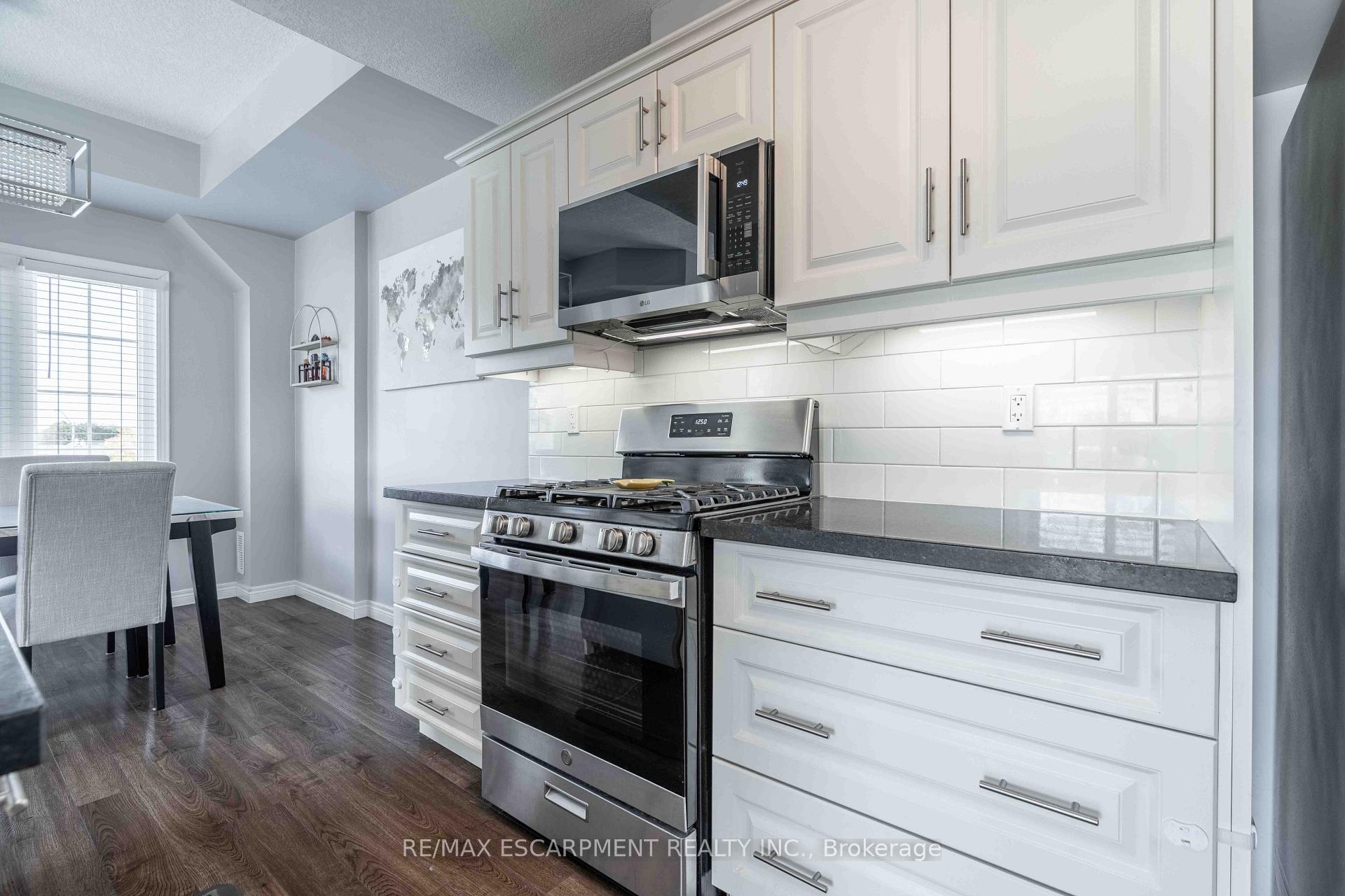 Photo 16 of Unit 13, 11 Stockbridge Gardens, Hamilton, Stoney Creek Mountain — HOMEH
