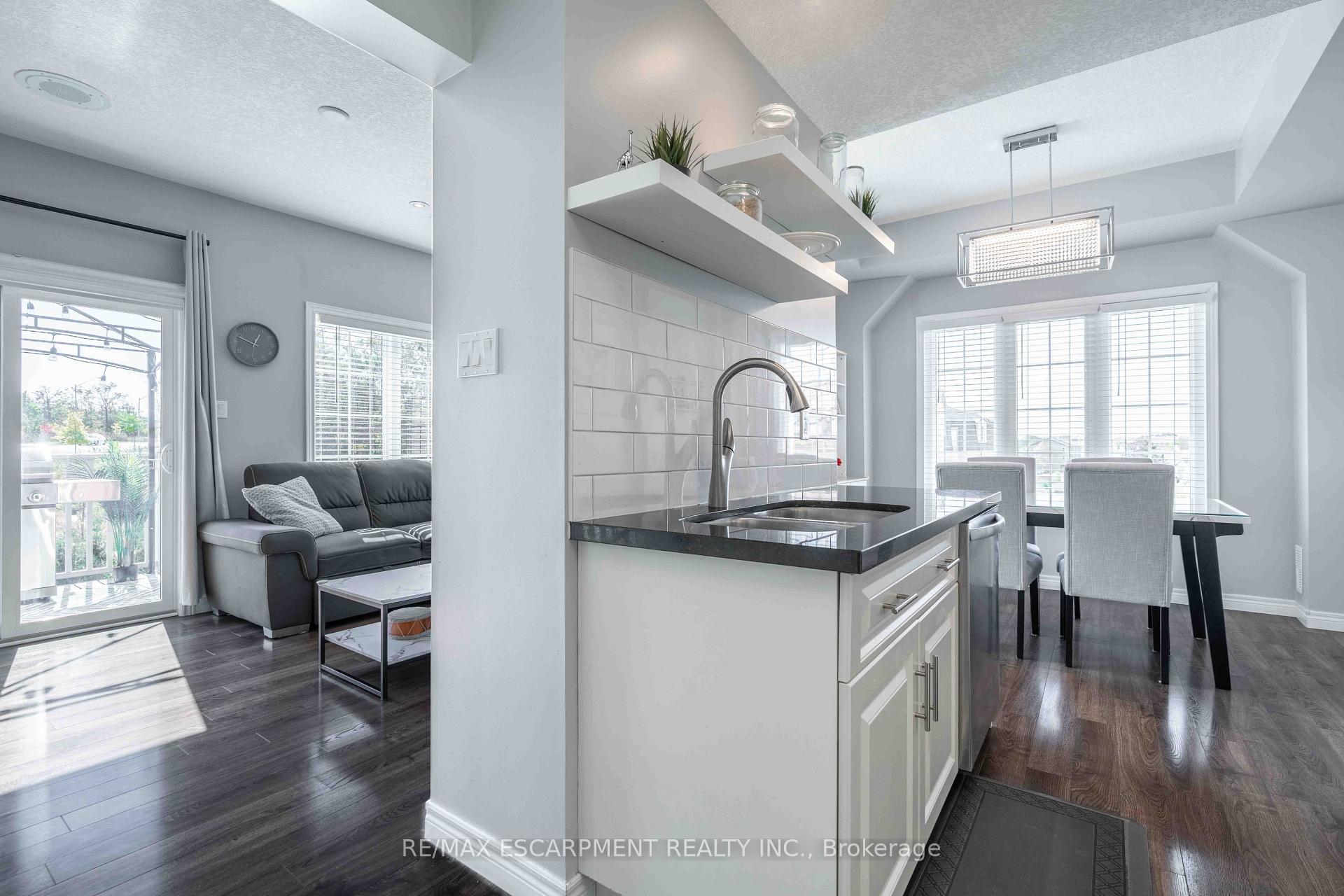 Photo 17 of Unit 13, 11 Stockbridge Gardens, Hamilton, Stoney Creek Mountain — HOMEH