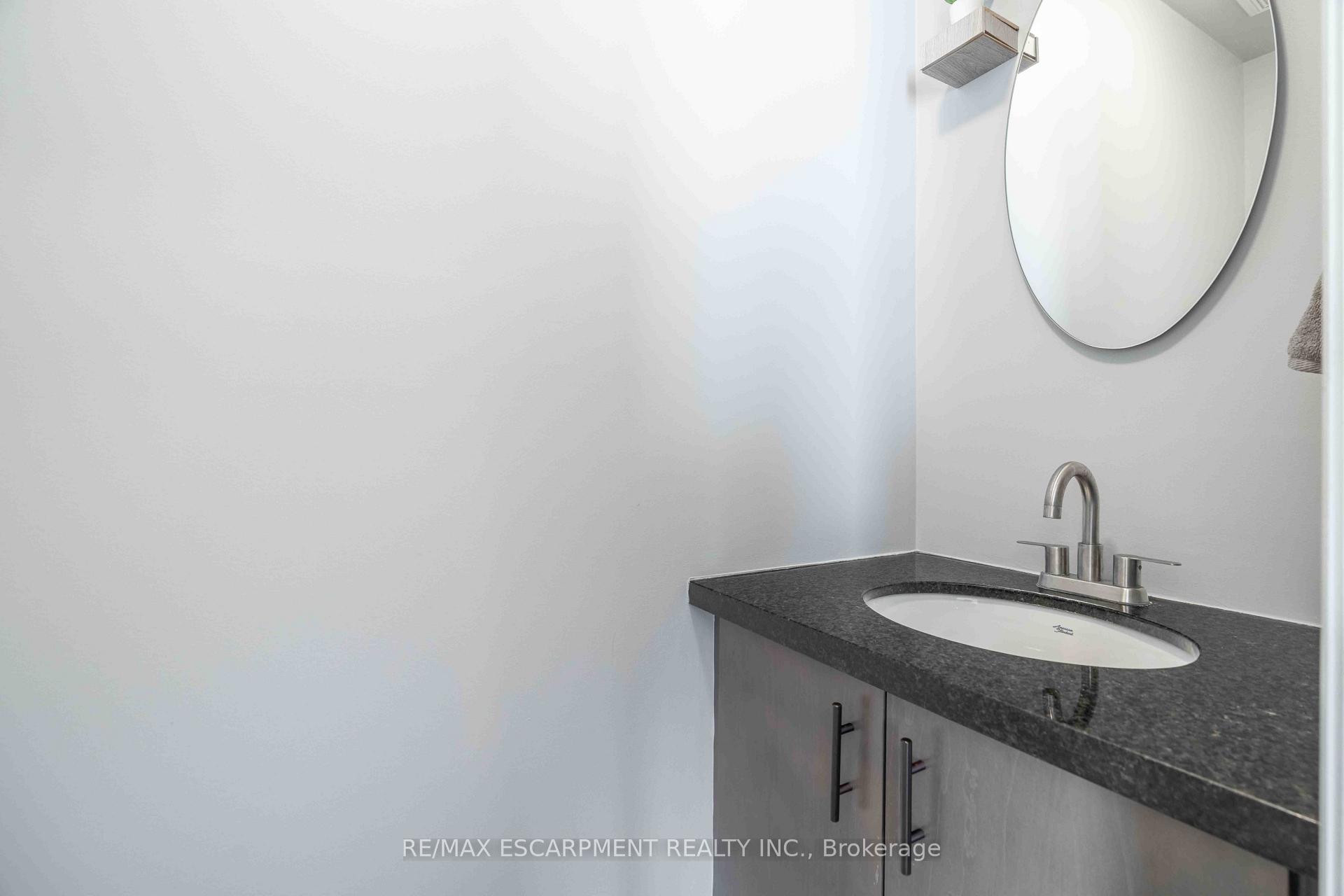 Photo 19 of Unit 13, 11 Stockbridge Gardens, Hamilton, Stoney Creek Mountain — HOMEH