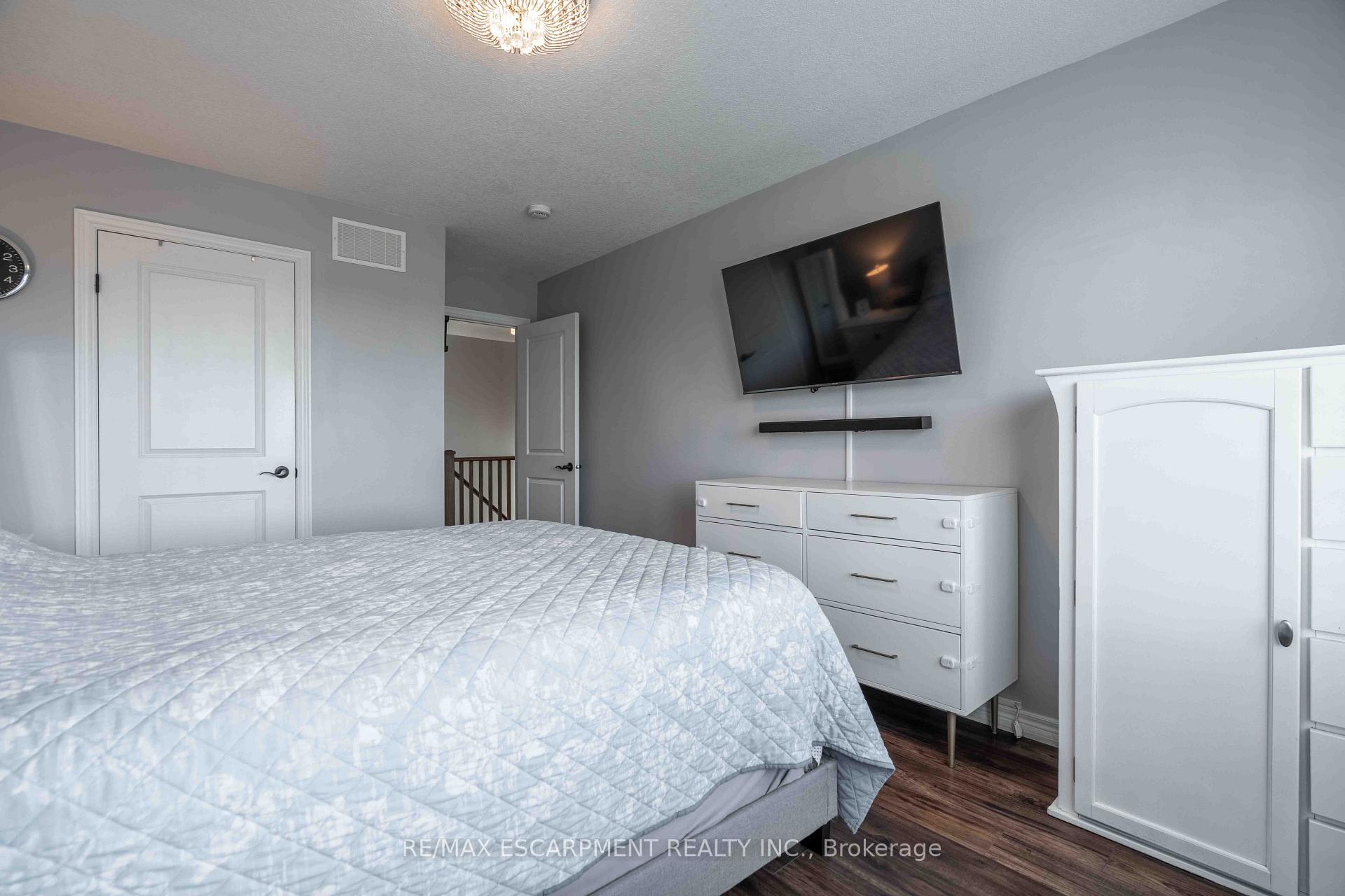 Photo 23 of Unit 13, 11 Stockbridge Gardens, Hamilton, Stoney Creek Mountain — HOMEH
