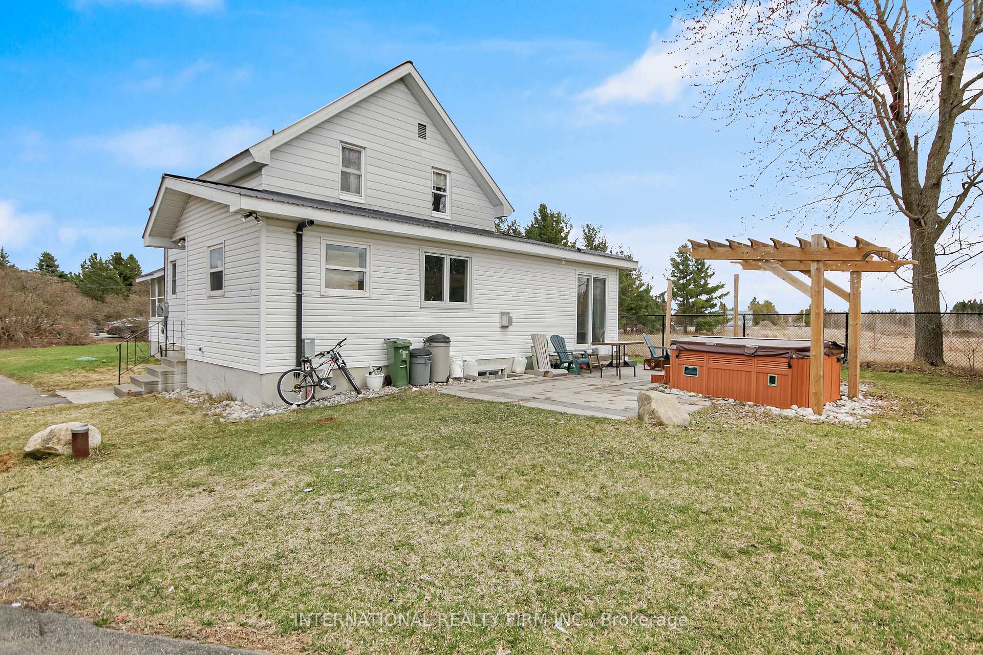 Photo 4 of 1558 Stagecoach Road, Ottawa, Greely — HOMEH