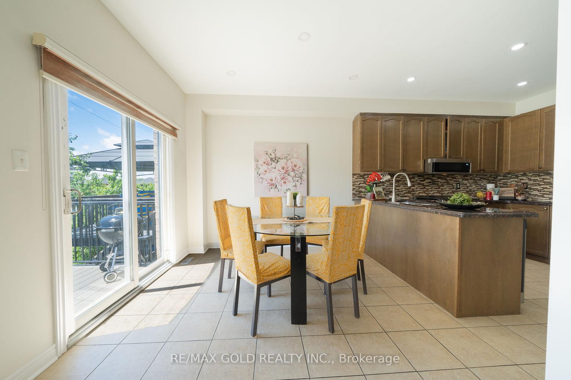 Photo 11 of 12 Pefferlaw Drive, Brampton, Bram West — HOMEH