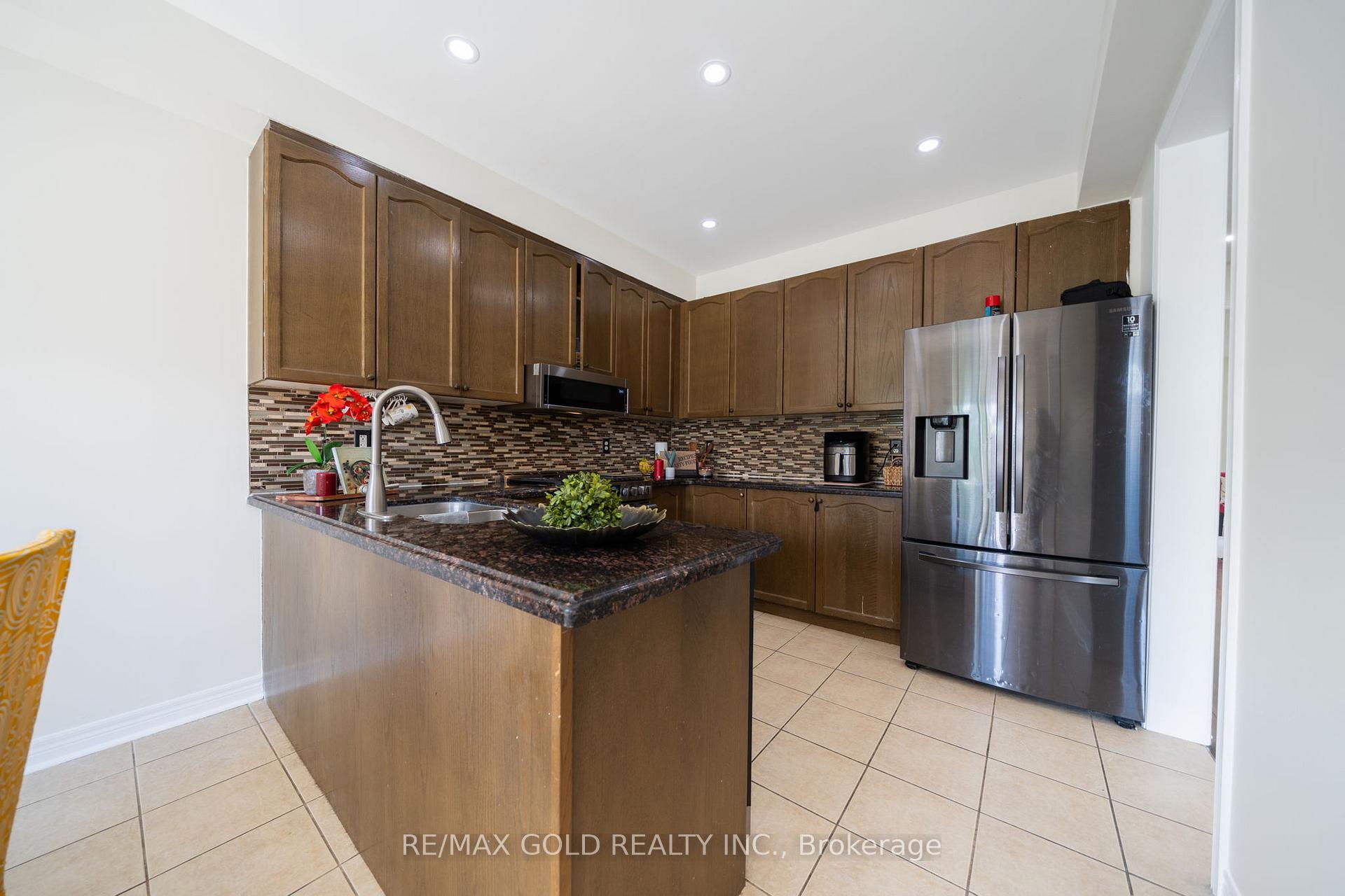 Photo 13 of 12 Pefferlaw Drive, Brampton, Bram West — HOMEH
