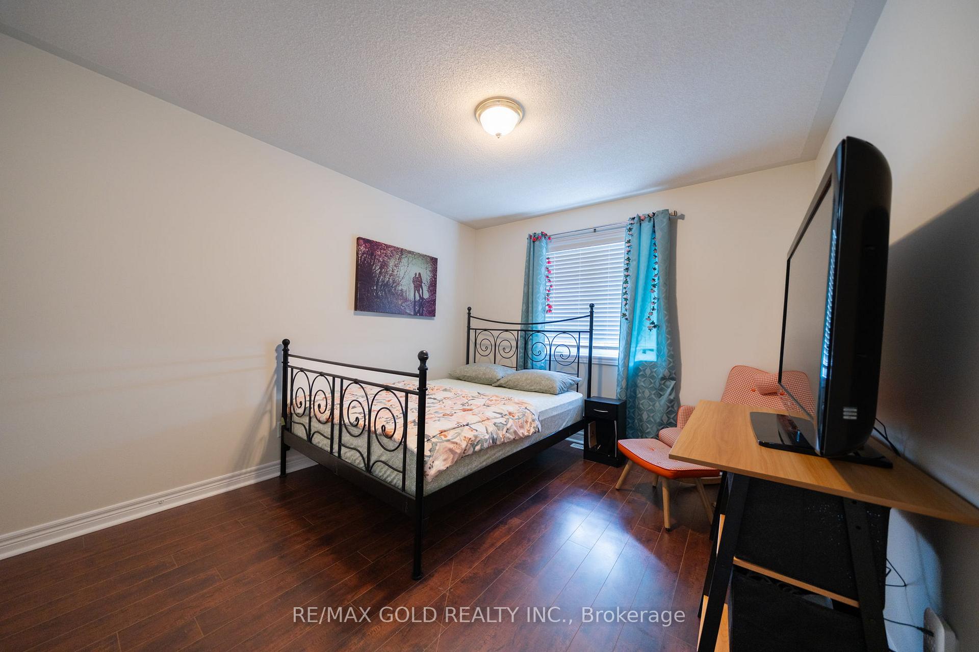 Photo 19 of 12 Pefferlaw Drive, Brampton, Bram West — HOMEH