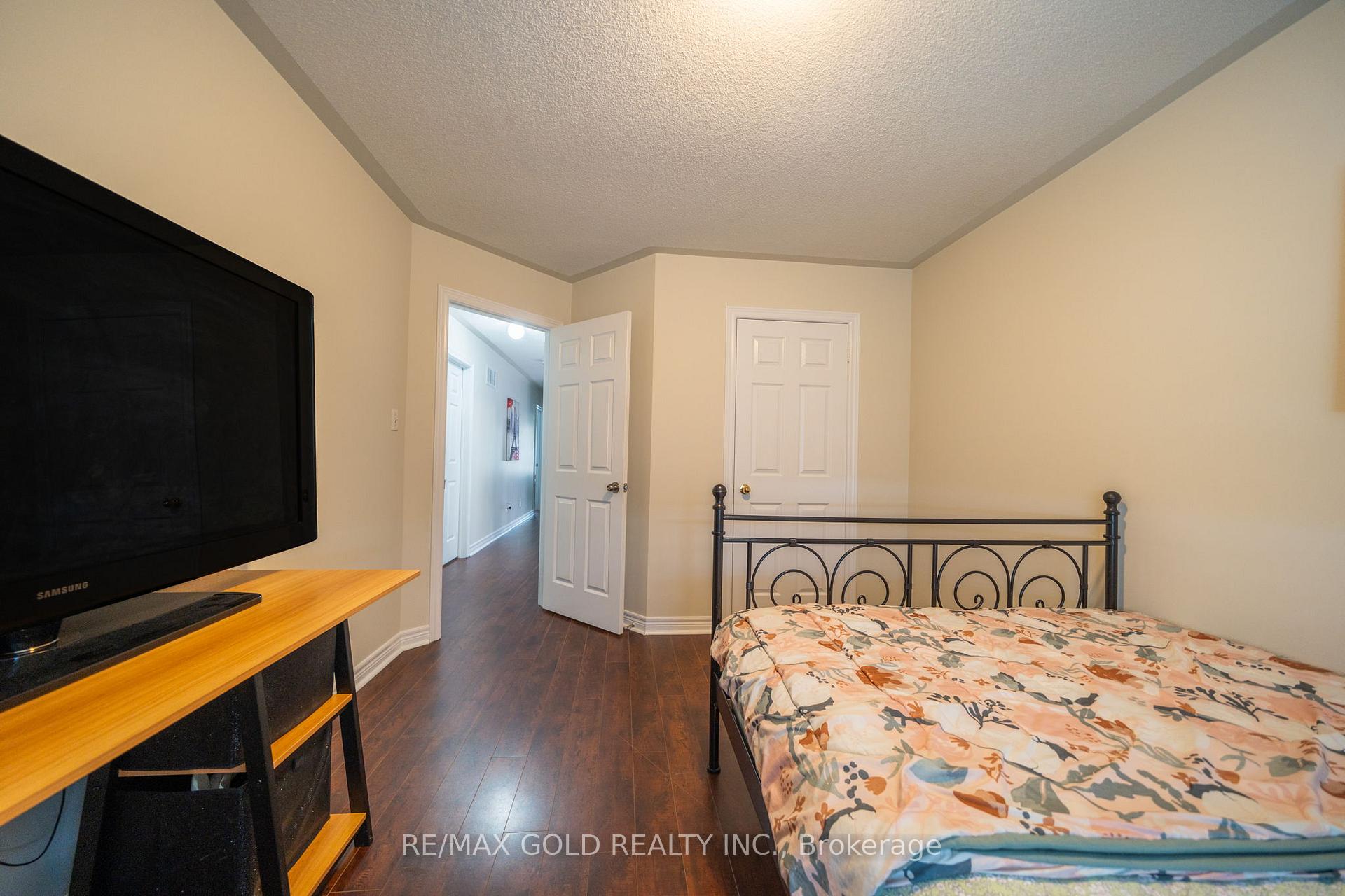 Photo 20 of 12 Pefferlaw Drive, Brampton, Bram West — HOMEH