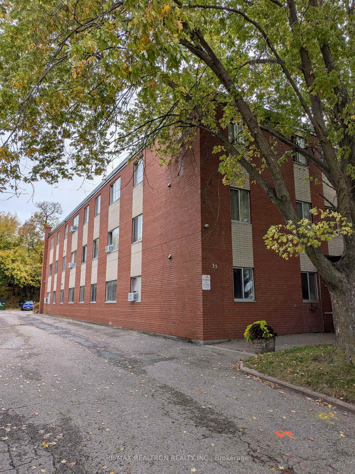 Photo of Unit 15, 35 Huron Heights Drive