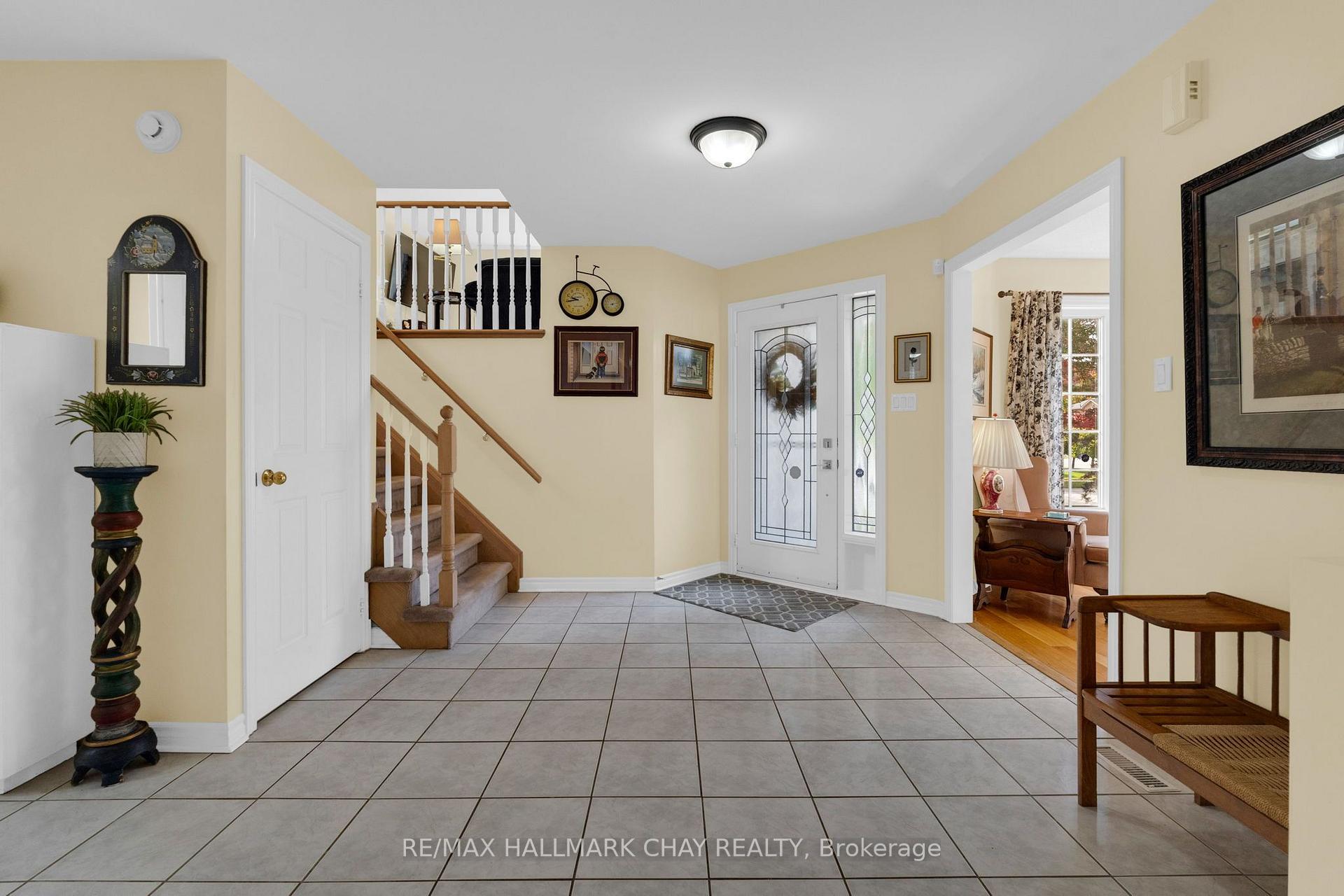 Photo 4 of 6 Whispering Pine Place, Barrie, Bayshore — HOMEH