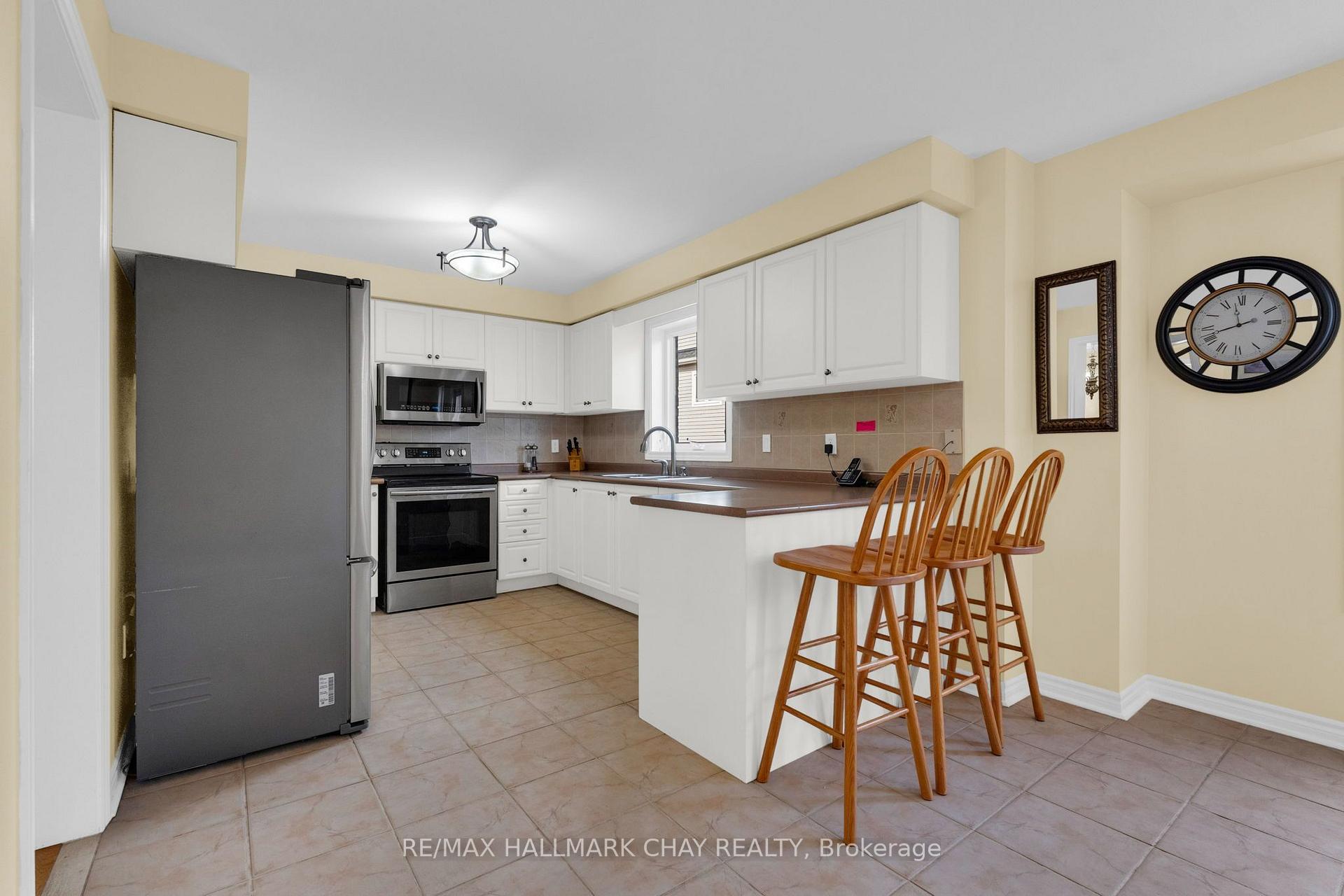 Photo 6 of 6 Whispering Pine Place, Barrie, Bayshore — HOMEH