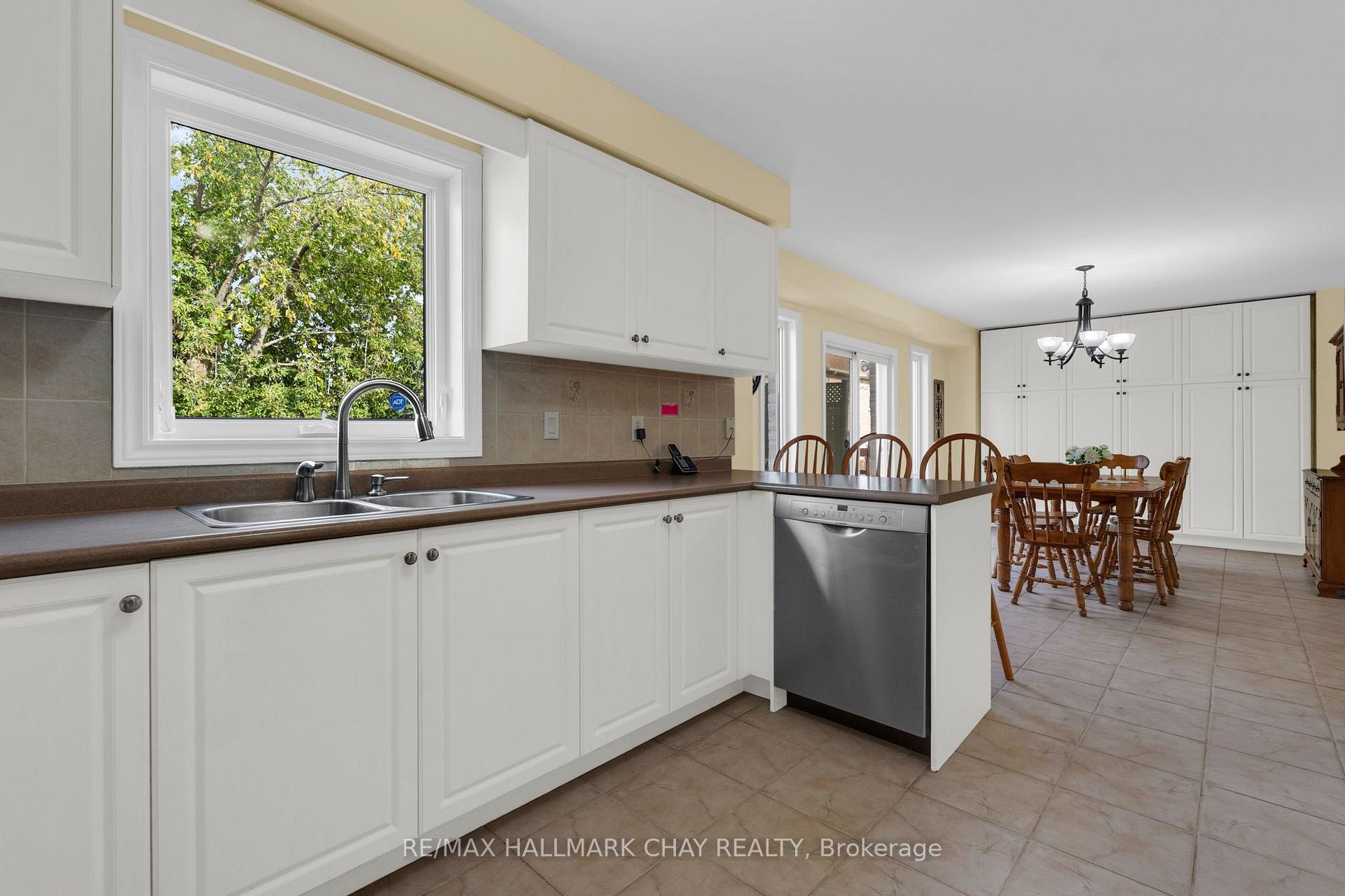 Photo 8 of 6 Whispering Pine Place, Barrie, Bayshore — HOMEH
