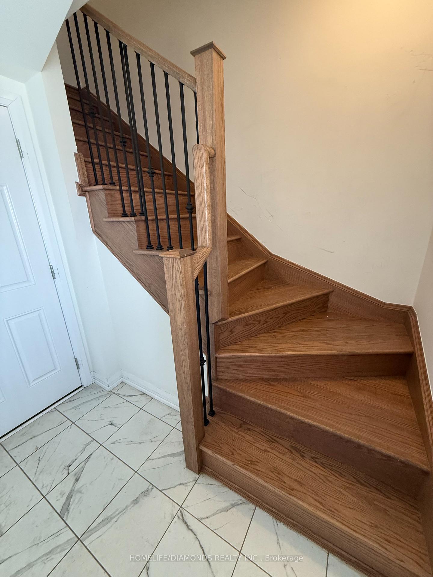 Photo 8 of 95 Norwich Crescent, Haldimand — HOMEH
