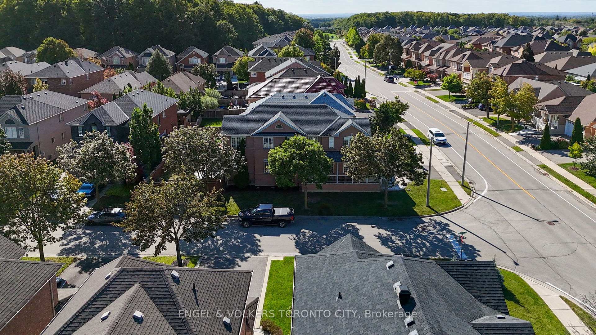 Photo 3 of 311 Maria Antonia Road, Vaughan, Vellore Village — HOMEH