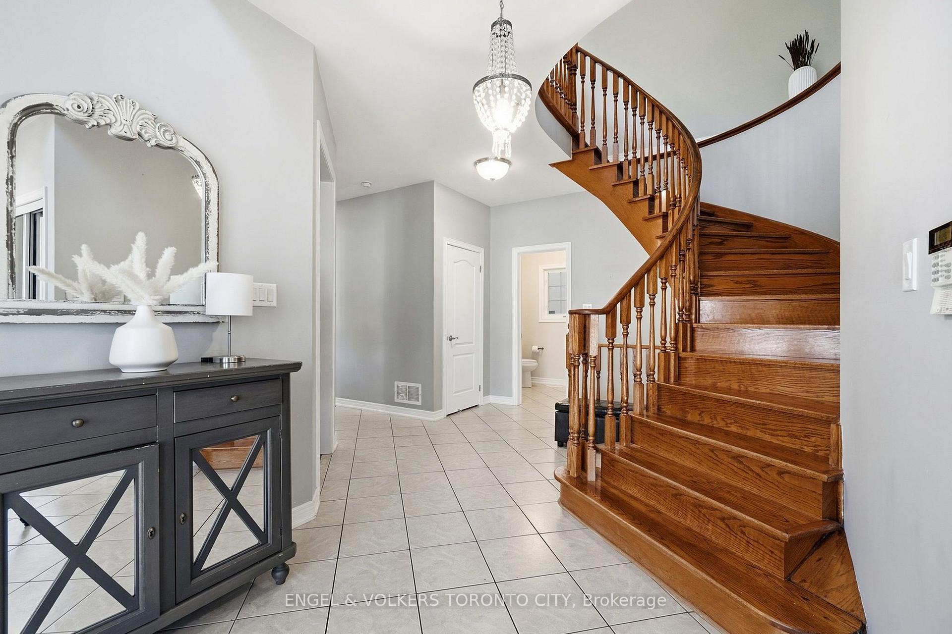 Photo 4 of 311 Maria Antonia Road, Vaughan, Vellore Village — HOMEH