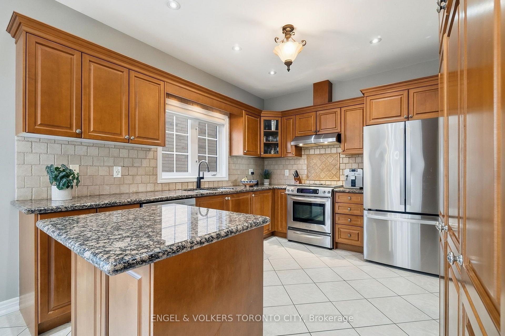 Photo 10 of 311 Maria Antonia Road, Vaughan, Vellore Village — HOMEH