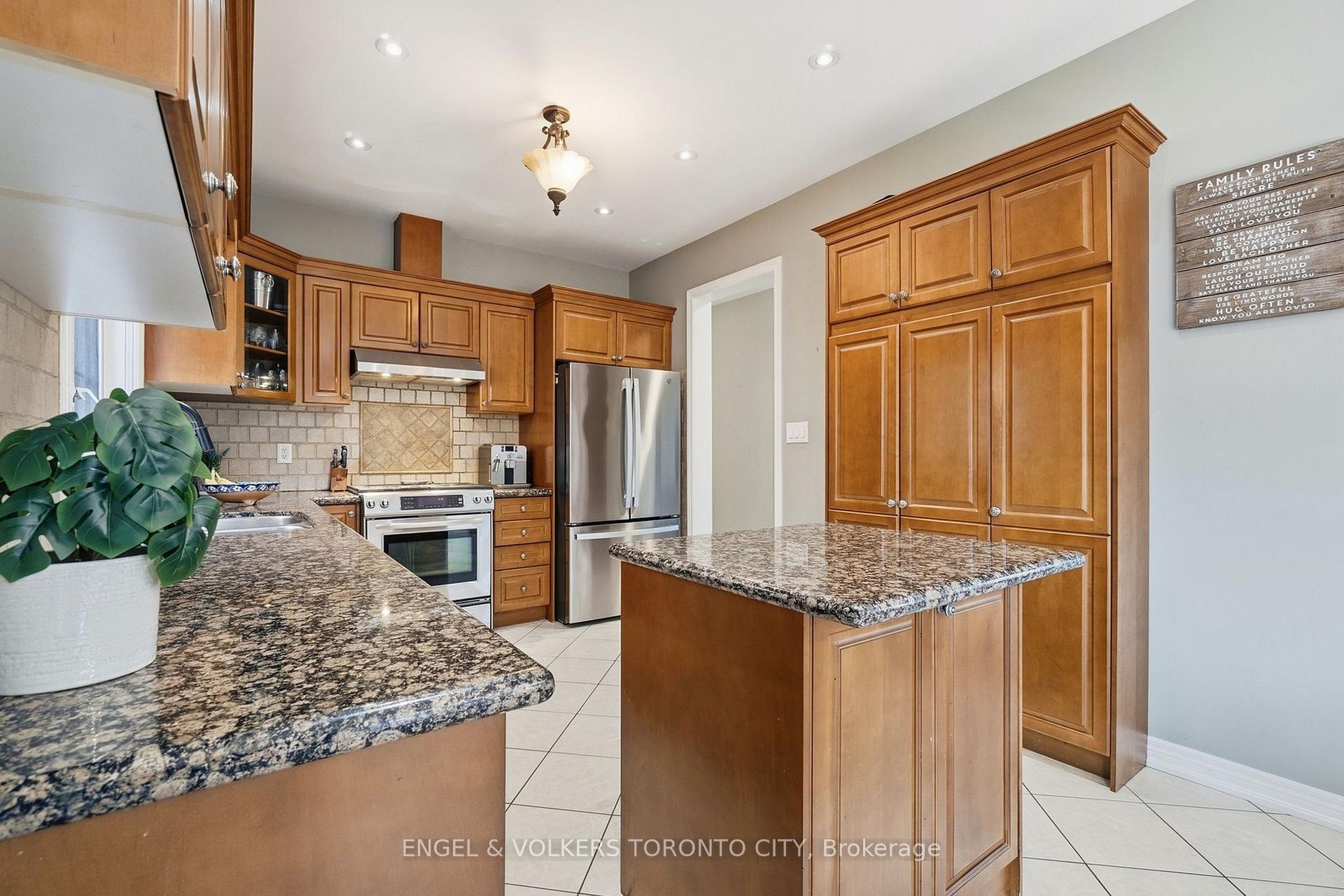Photo 11 of 311 Maria Antonia Road, Vaughan, Vellore Village — HOMEH