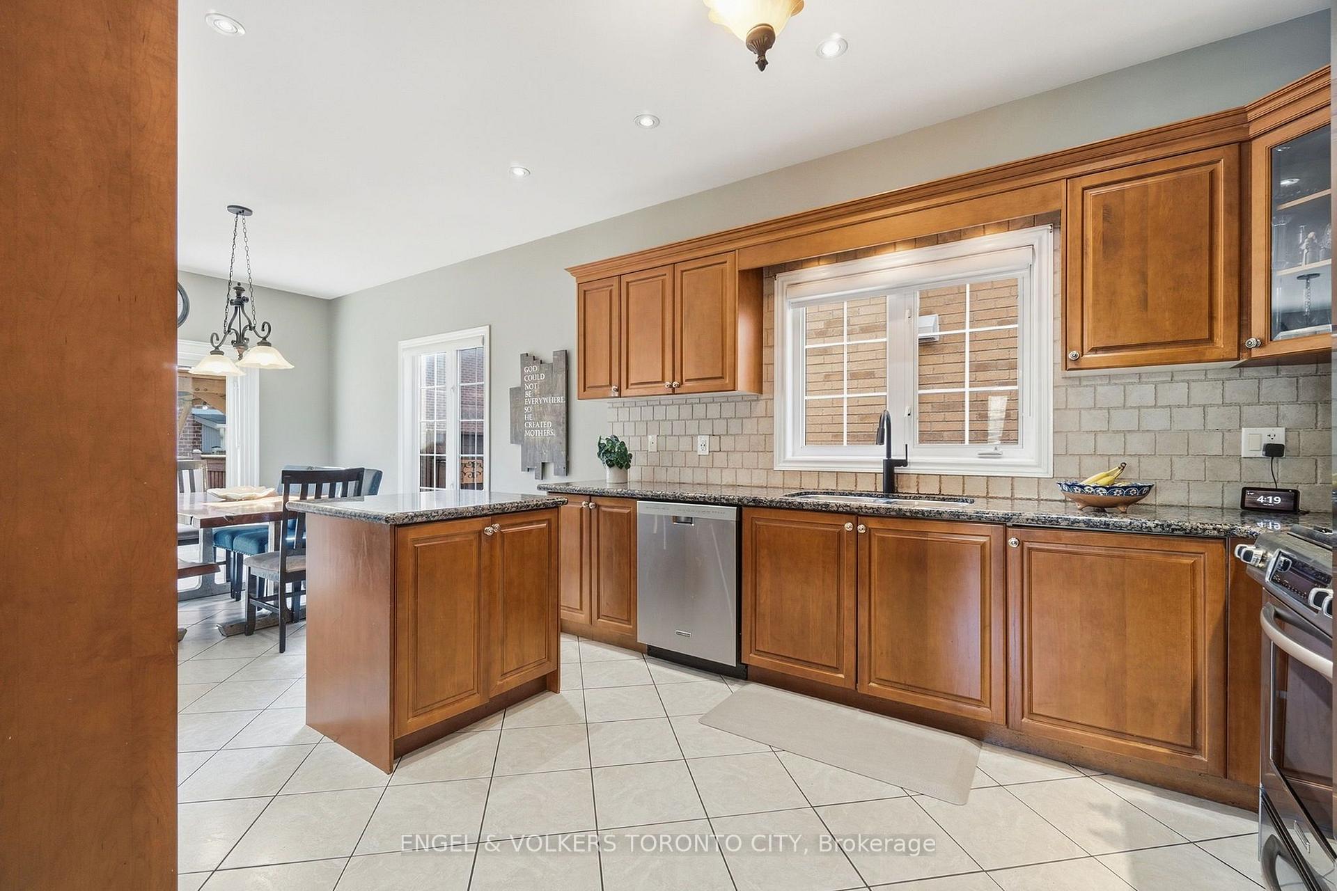 Photo 12 of 311 Maria Antonia Road, Vaughan, Vellore Village — HOMEH