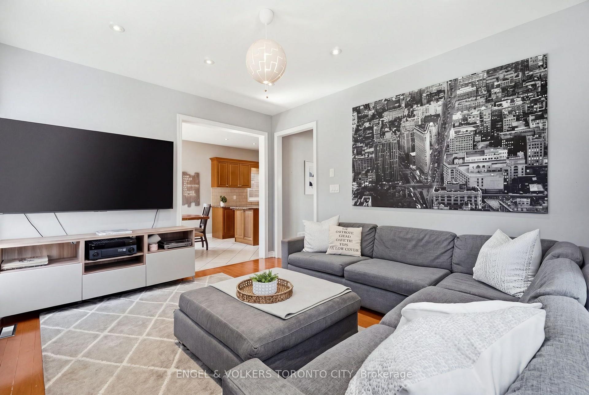 Photo 9 of 311 Maria Antonia Road, Vaughan, Vellore Village — HOMEH