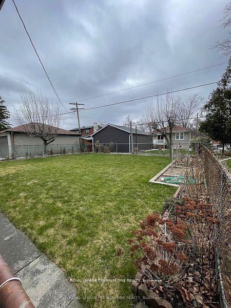 Photo 13 of Unit Basement, 50 Faversham Crescent, Etobicoke, Eringate-Centennial-West Deane — HOMEH