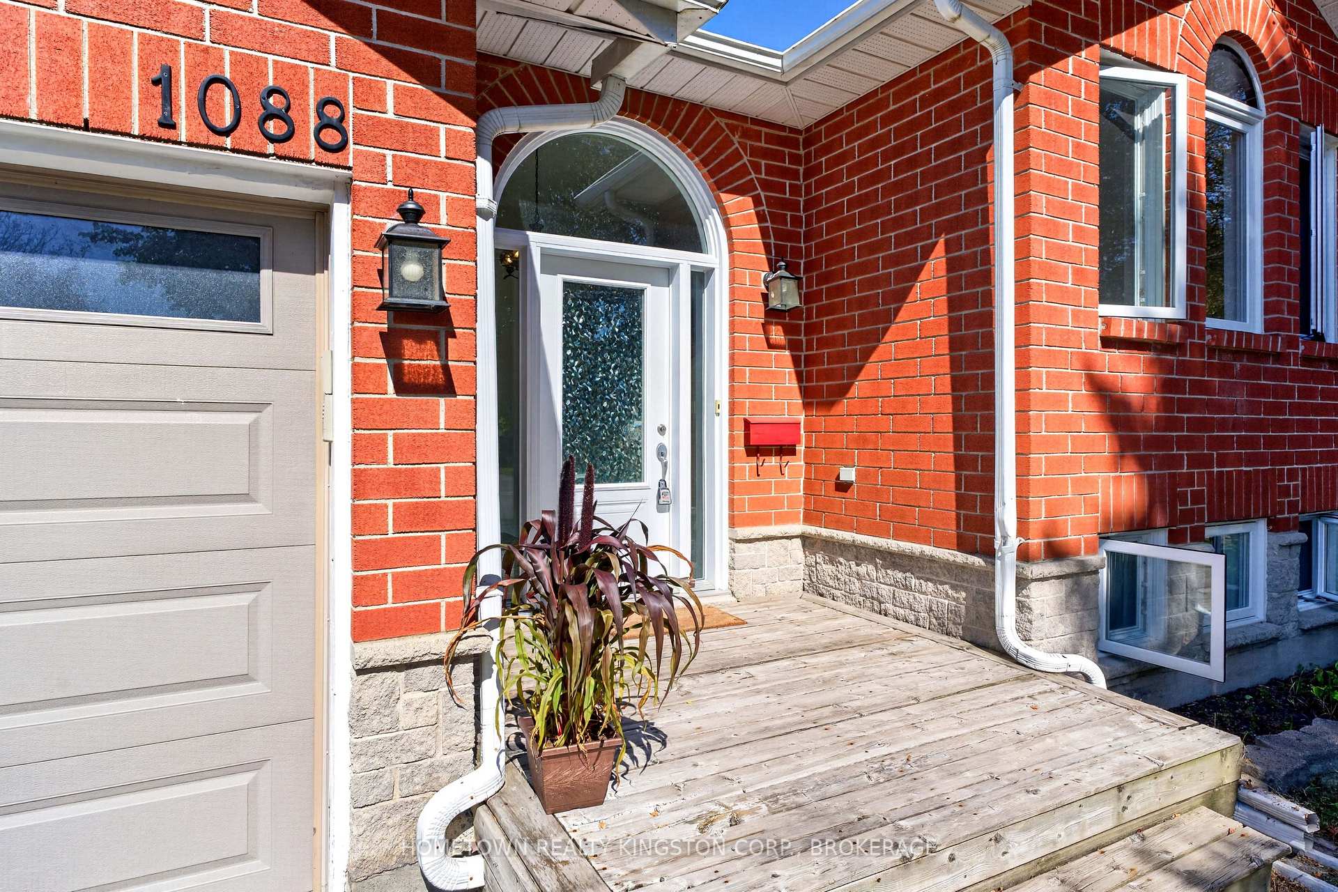 Photo 2 of 1088 Acadia Drive, Kingston, City SouthWest — HOMEH