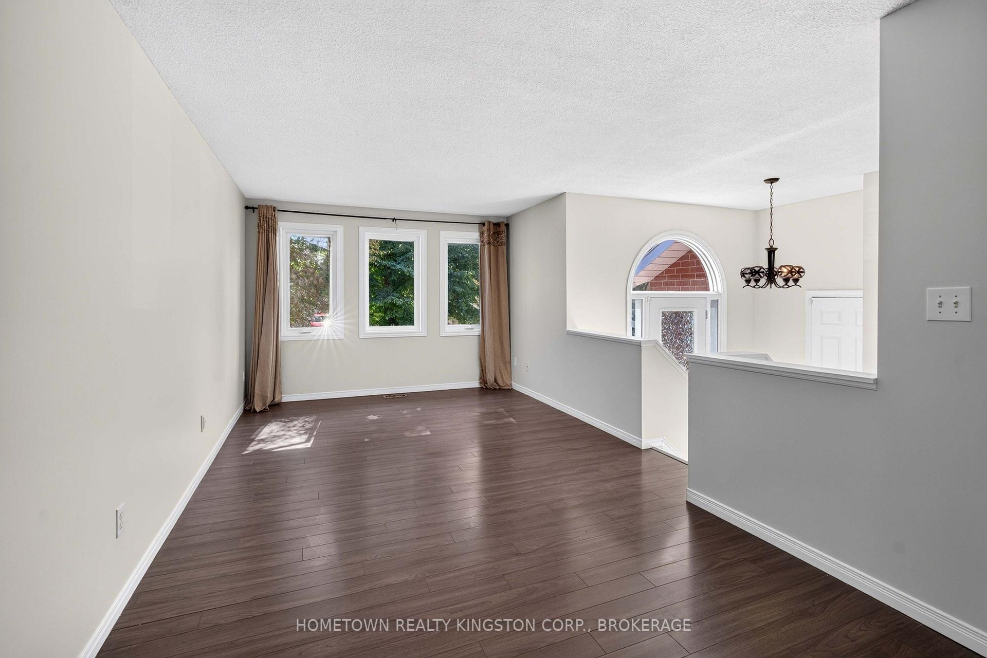 Photo 4 of 1088 Acadia Drive, Kingston, City SouthWest — HOMEH
