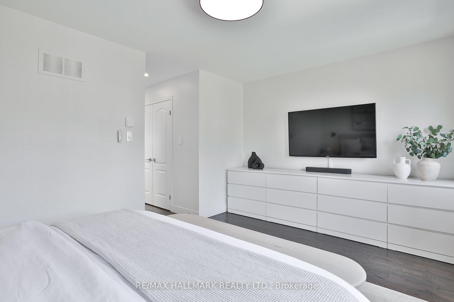 Photo 23 of 163 Roe Avenue, Toronto, Bedford Park-Nortown — HOMEH