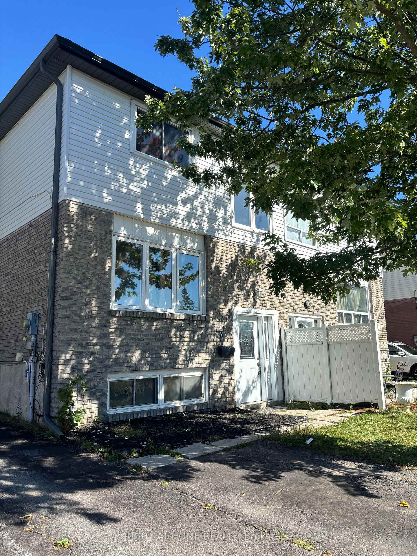 Photo 4 of 23 Carlton Road, Barrie, Cundles East — HOMEH