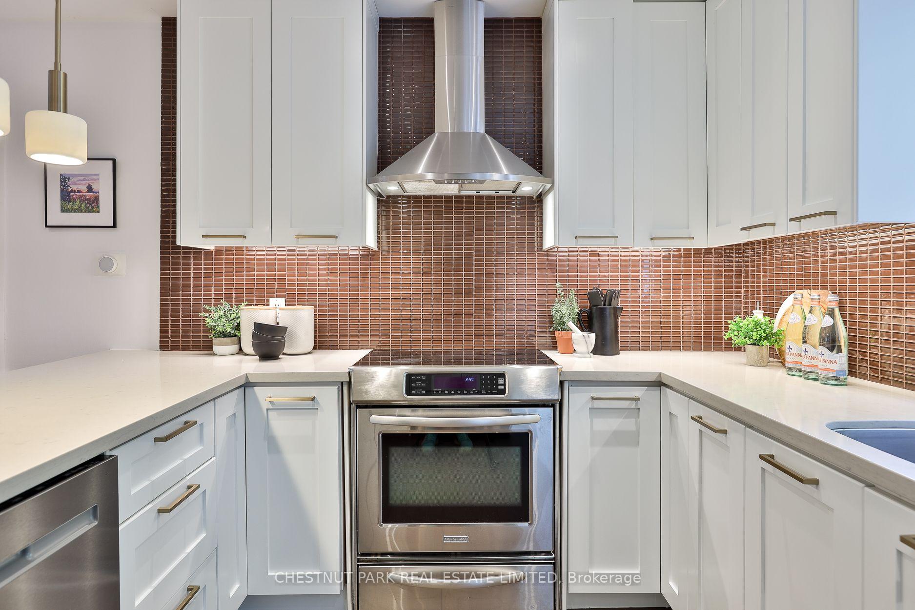 Photo 17 of 154 Fairlawn Avenue, Toronto, Lawrence Park North — HOMEH