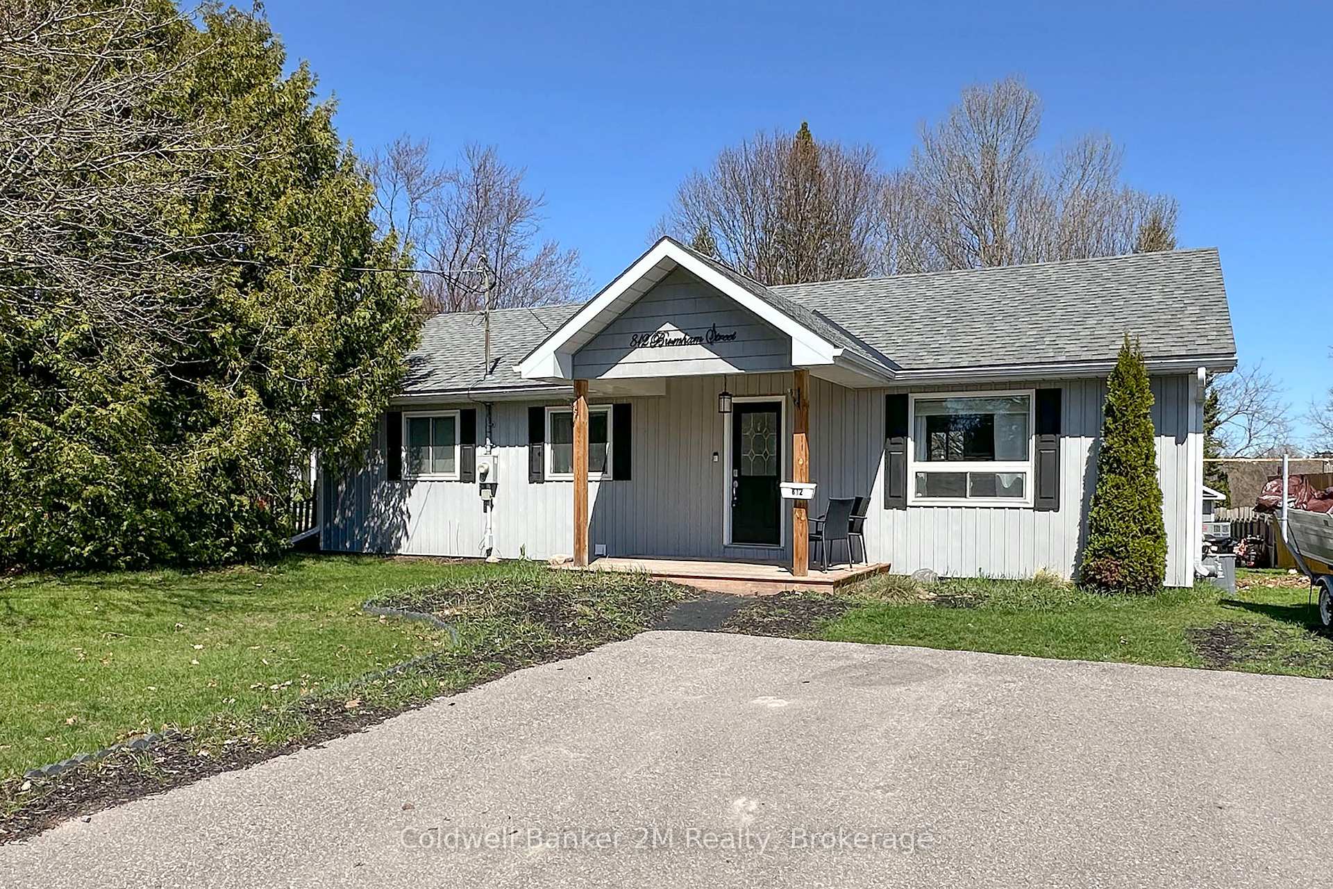 Photo 2 of 812 Burnham Street, Cobourg — HOMEH
