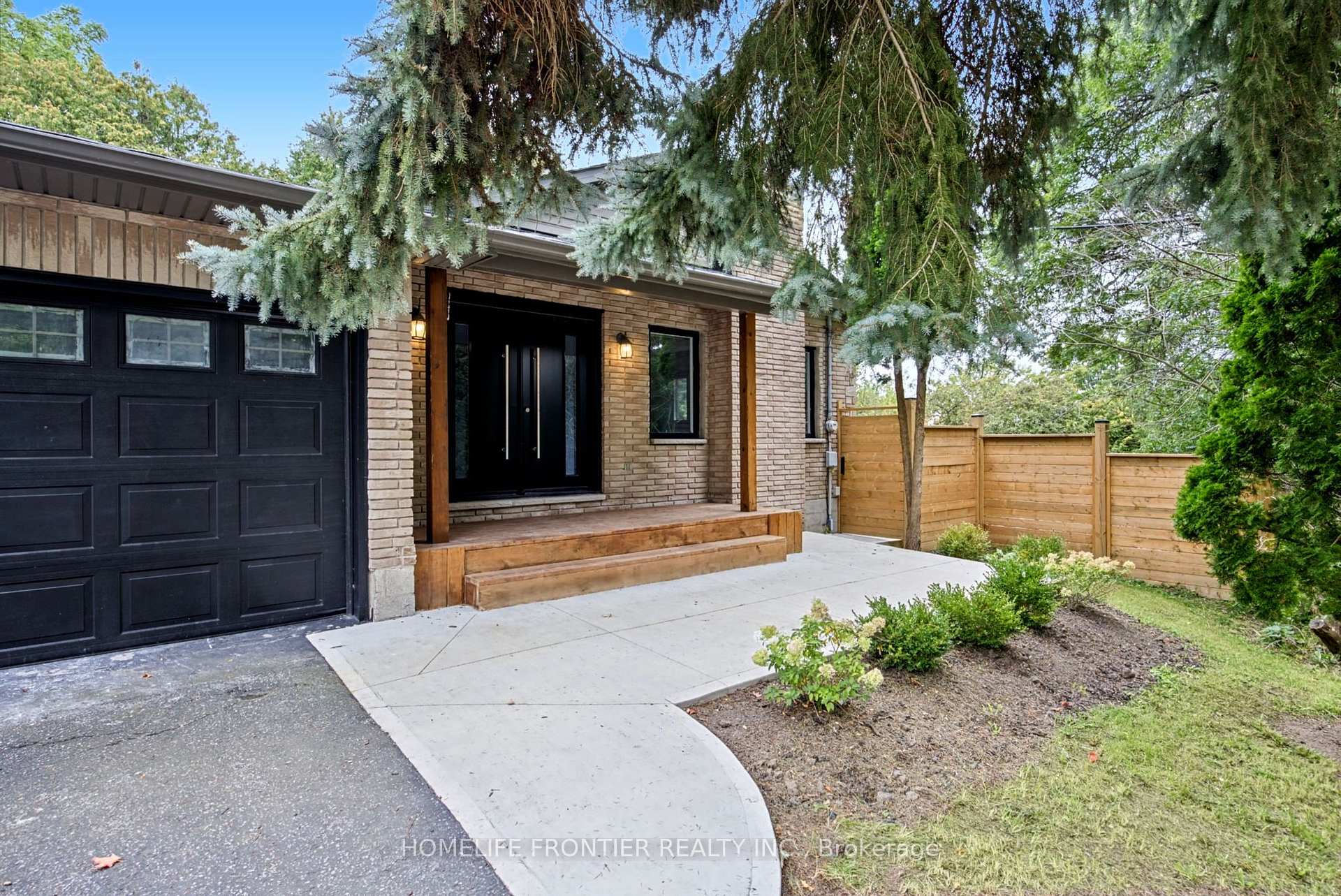 Photo 2 of 281 Hillcrest Road, Georgina, Keswick North — HOMEH