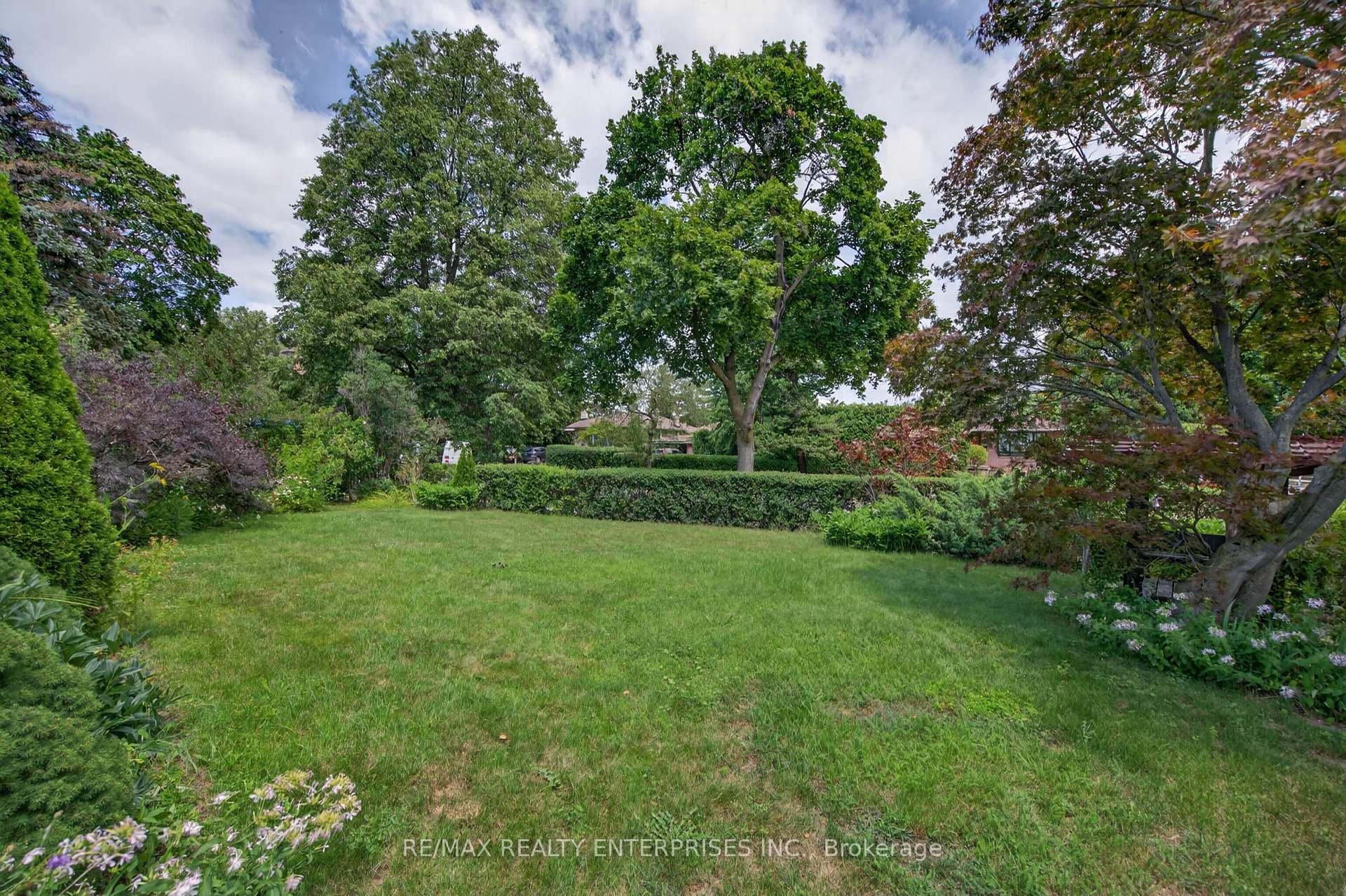 Photo 3 of 1282 Daimler Road, Mississauga, Clarkson — HOMEH