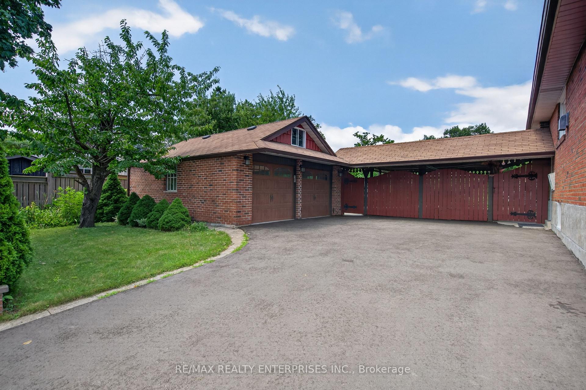 Photo 4 of 1282 Daimler Road, Mississauga, Clarkson — HOMEH