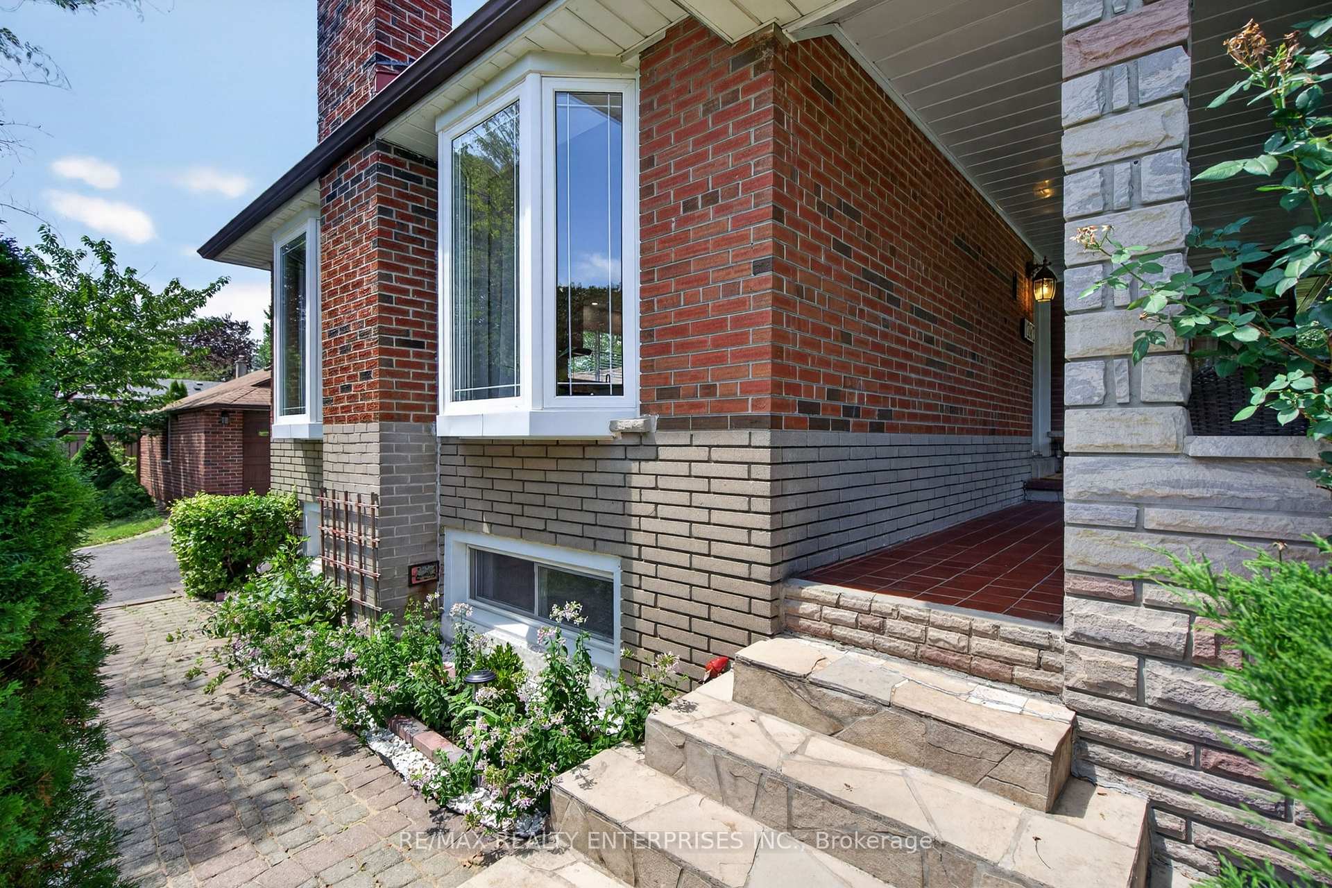 Photo 6 of 1282 Daimler Road, Mississauga, Clarkson — HOMEH