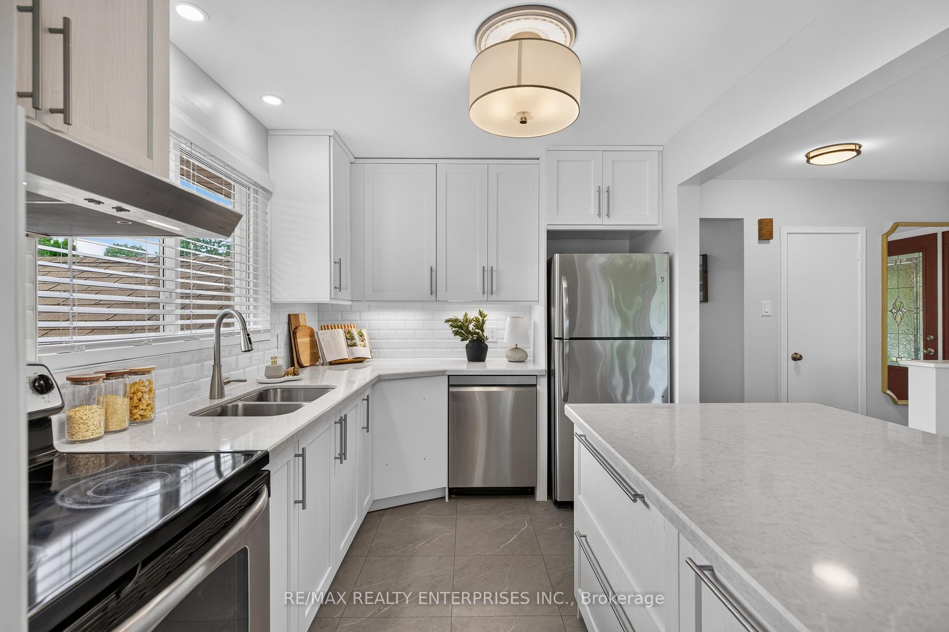 Photo 14 of 1282 Daimler Road, Mississauga, Clarkson — HOMEH