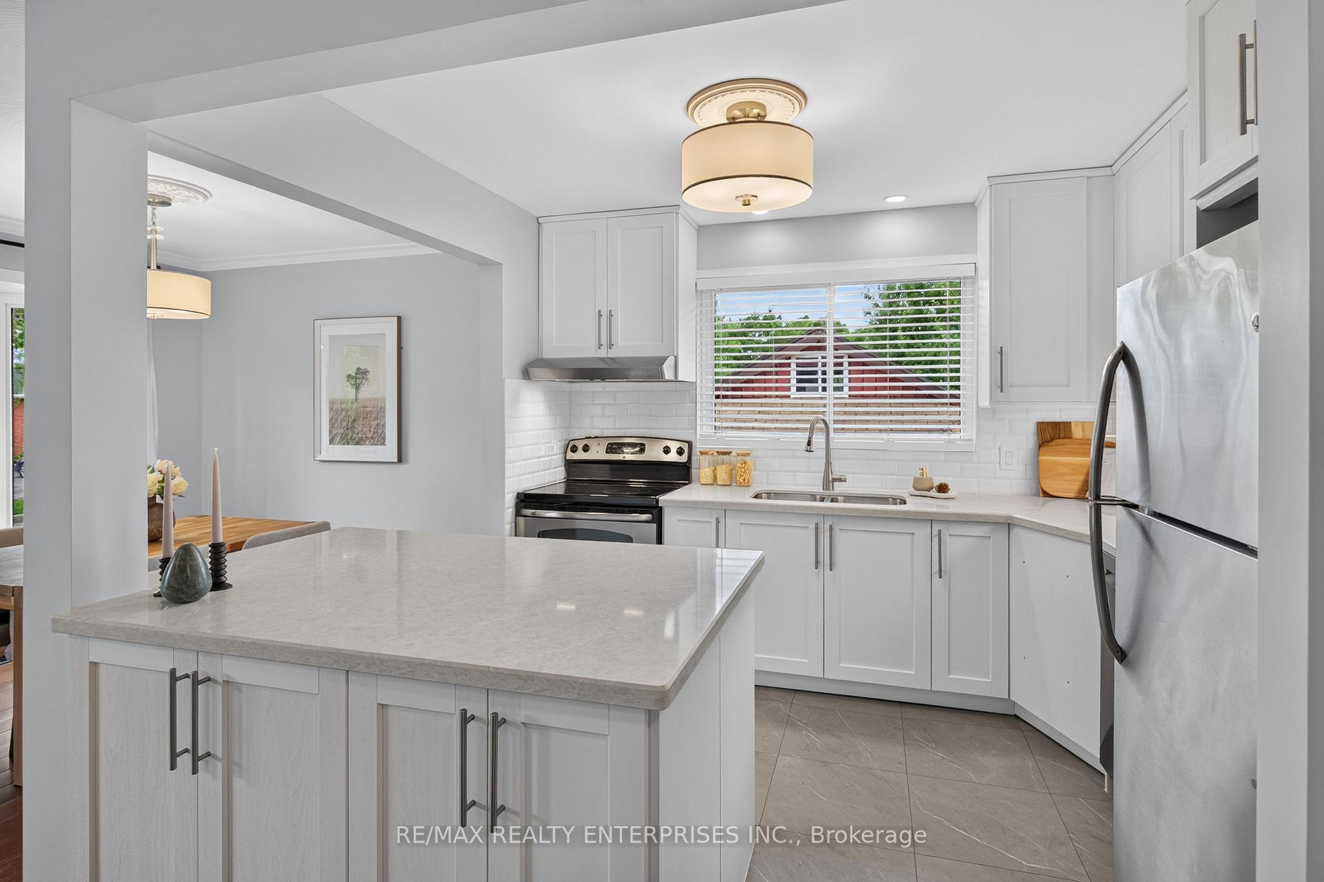 Photo 15 of 1282 Daimler Road, Mississauga, Clarkson — HOMEH