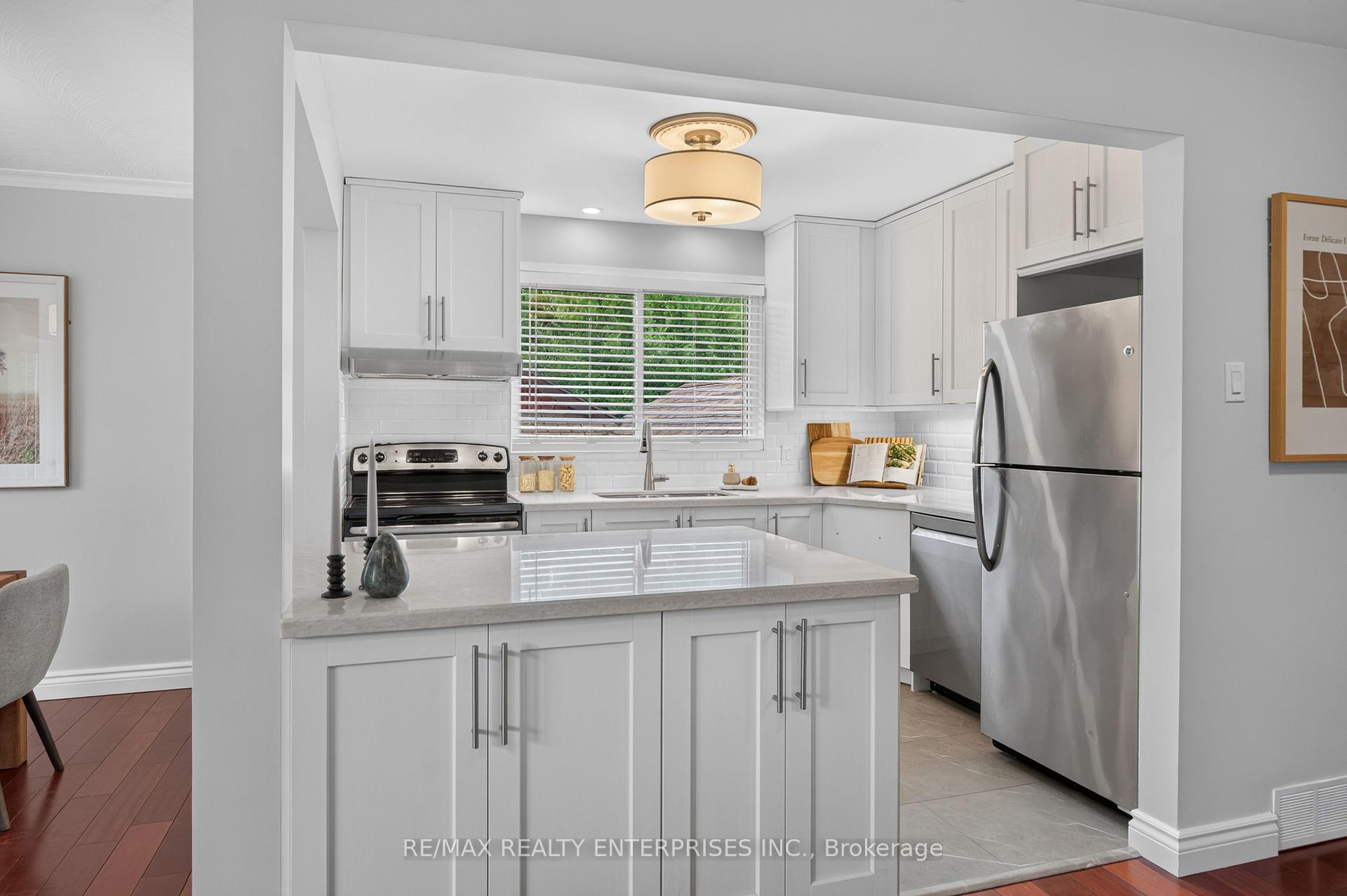Photo 16 of 1282 Daimler Road, Mississauga, Clarkson — HOMEH