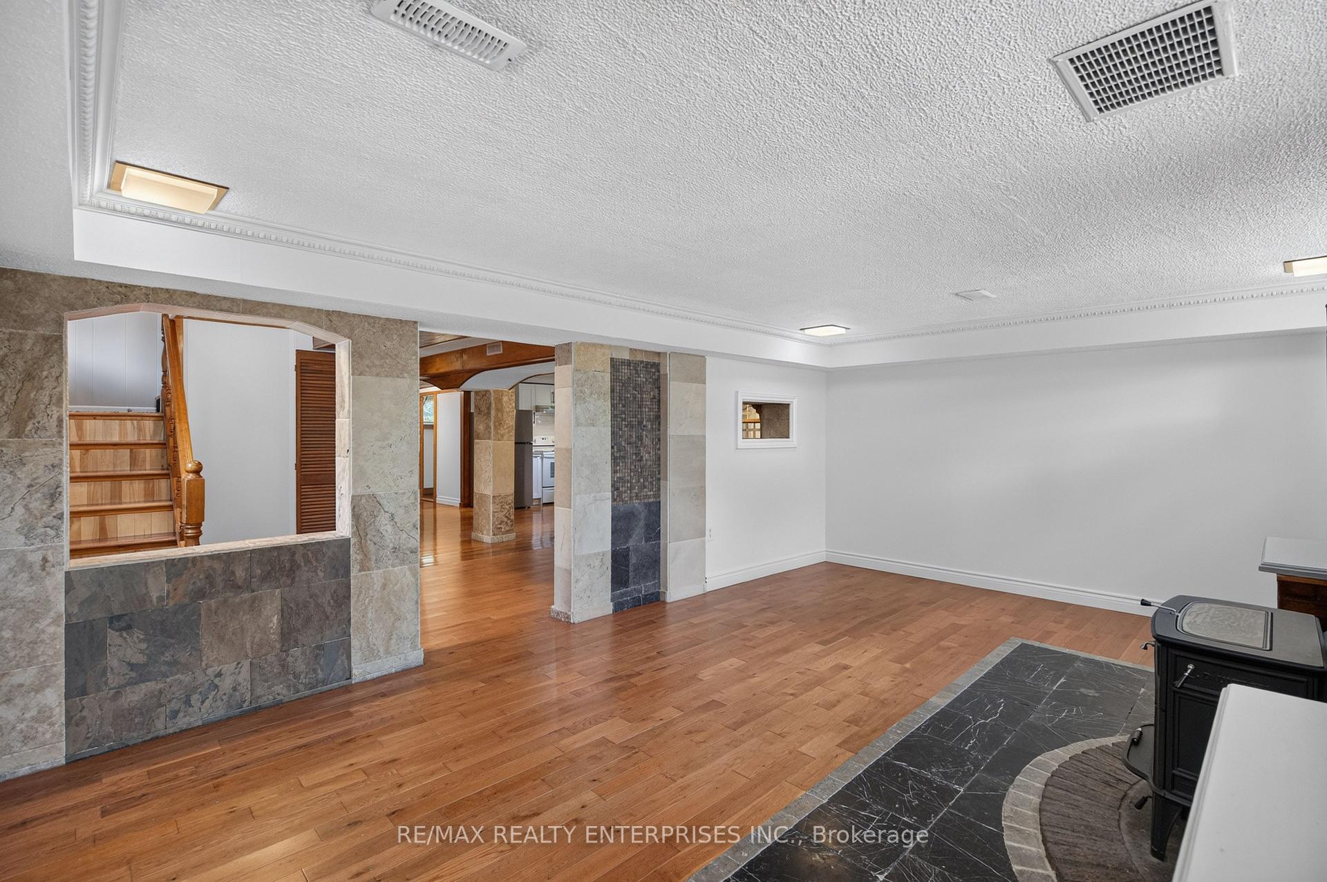Photo 27 of 1282 Daimler Road, Mississauga, Clarkson — HOMEH