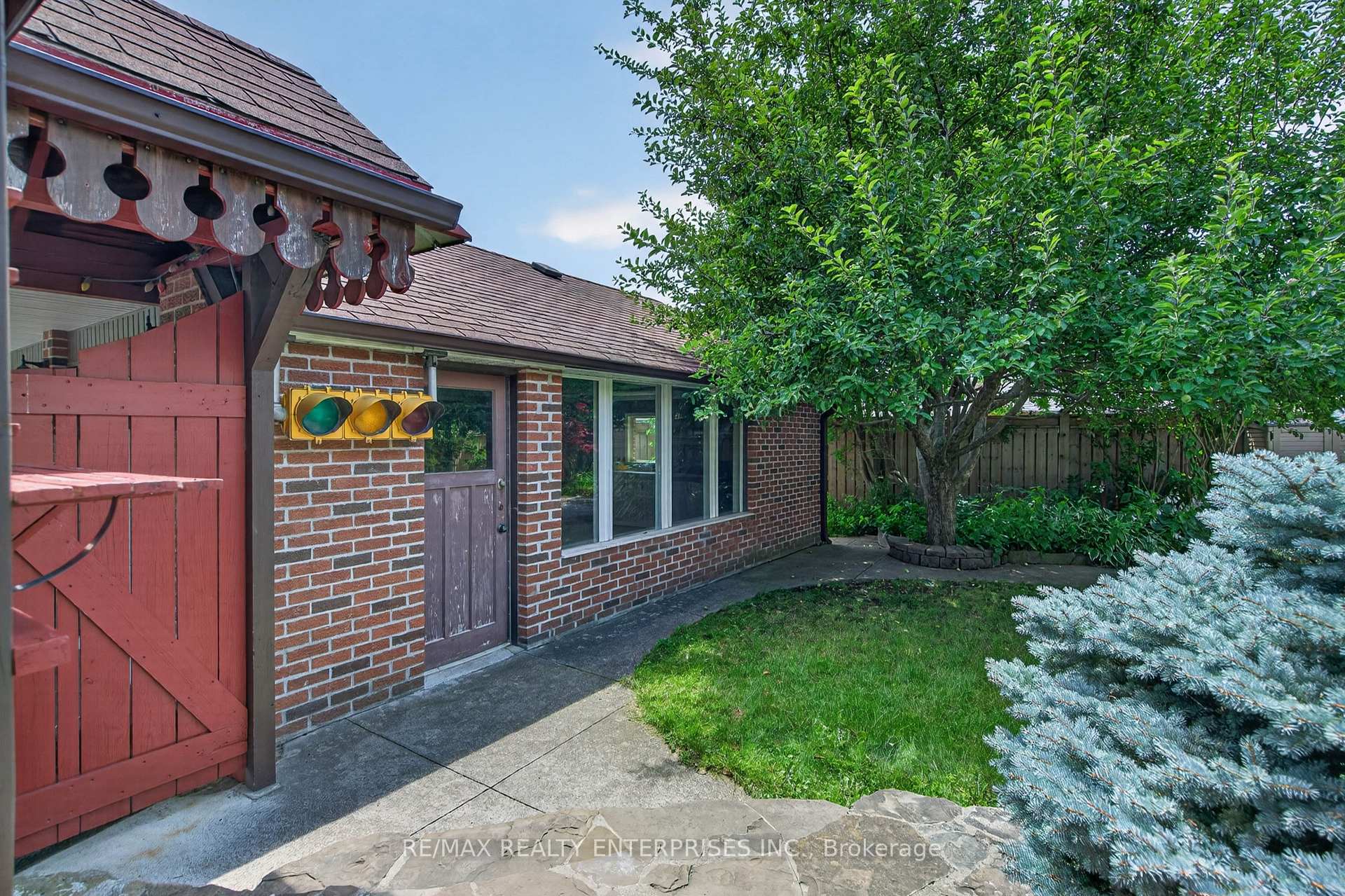 Photo 37 of 1282 Daimler Road, Mississauga, Clarkson — HOMEH