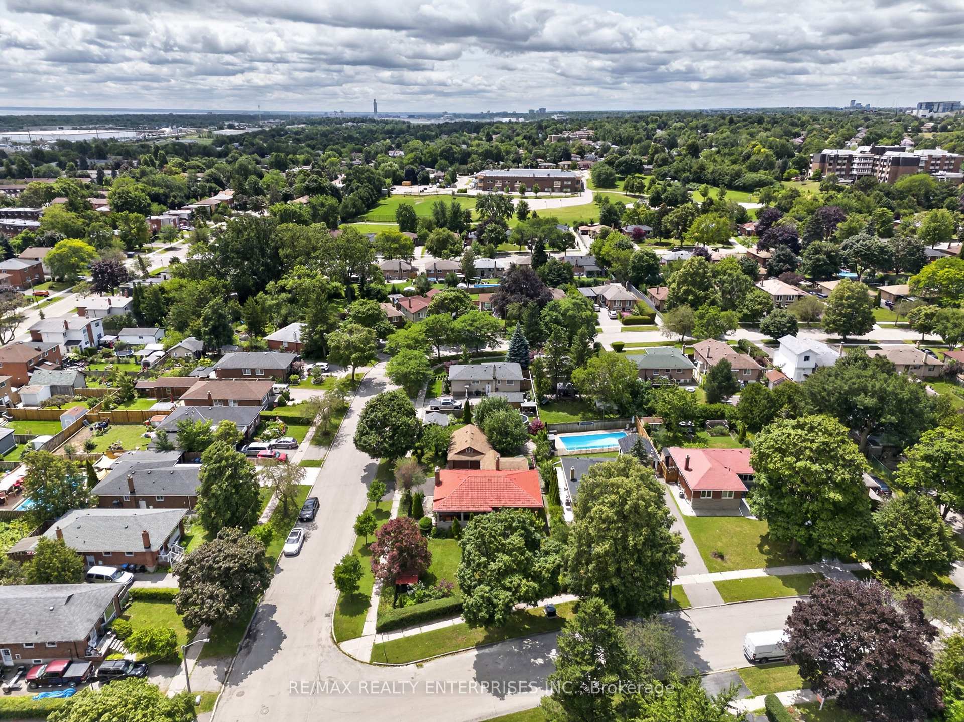 Photo 39 of 1282 Daimler Road, Mississauga, Clarkson — HOMEH