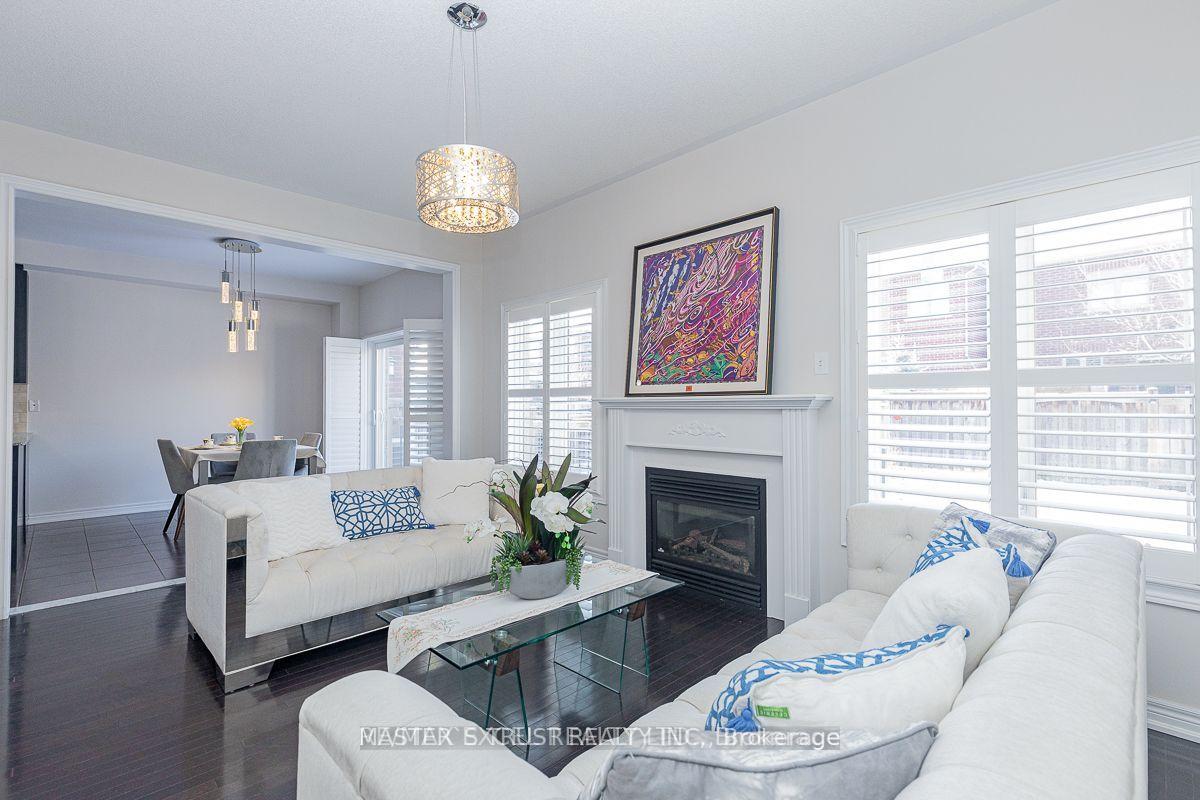 Photo 3 of 47 Pelister Drive, Markham, Greensborough — HOMEH