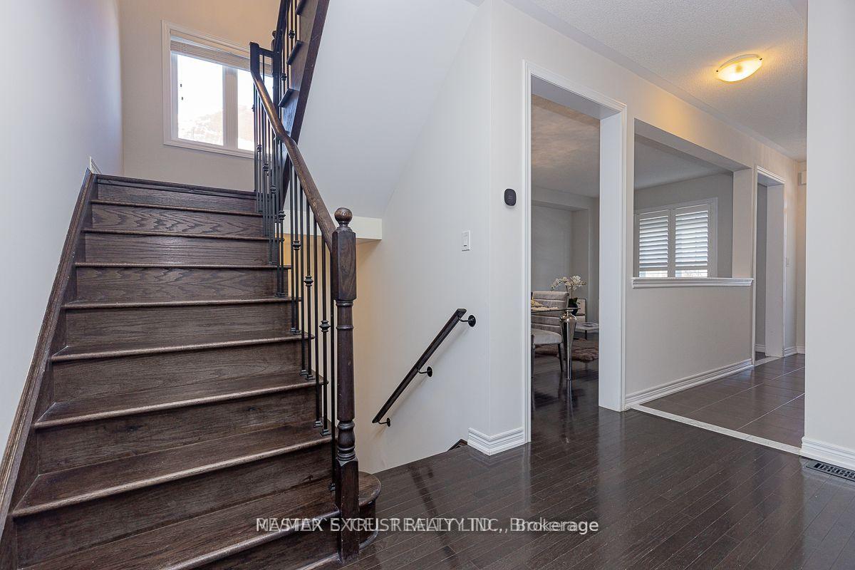 Photo 9 of 47 Pelister Drive, Markham, Greensborough — HOMEH
