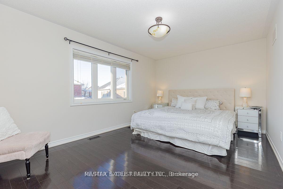 Photo 10 of 47 Pelister Drive, Markham, Greensborough — HOMEH