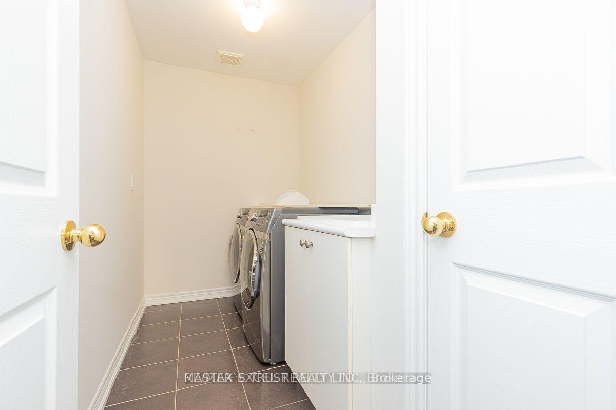 Photo 11 of 47 Pelister Drive, Markham, Greensborough — HOMEH