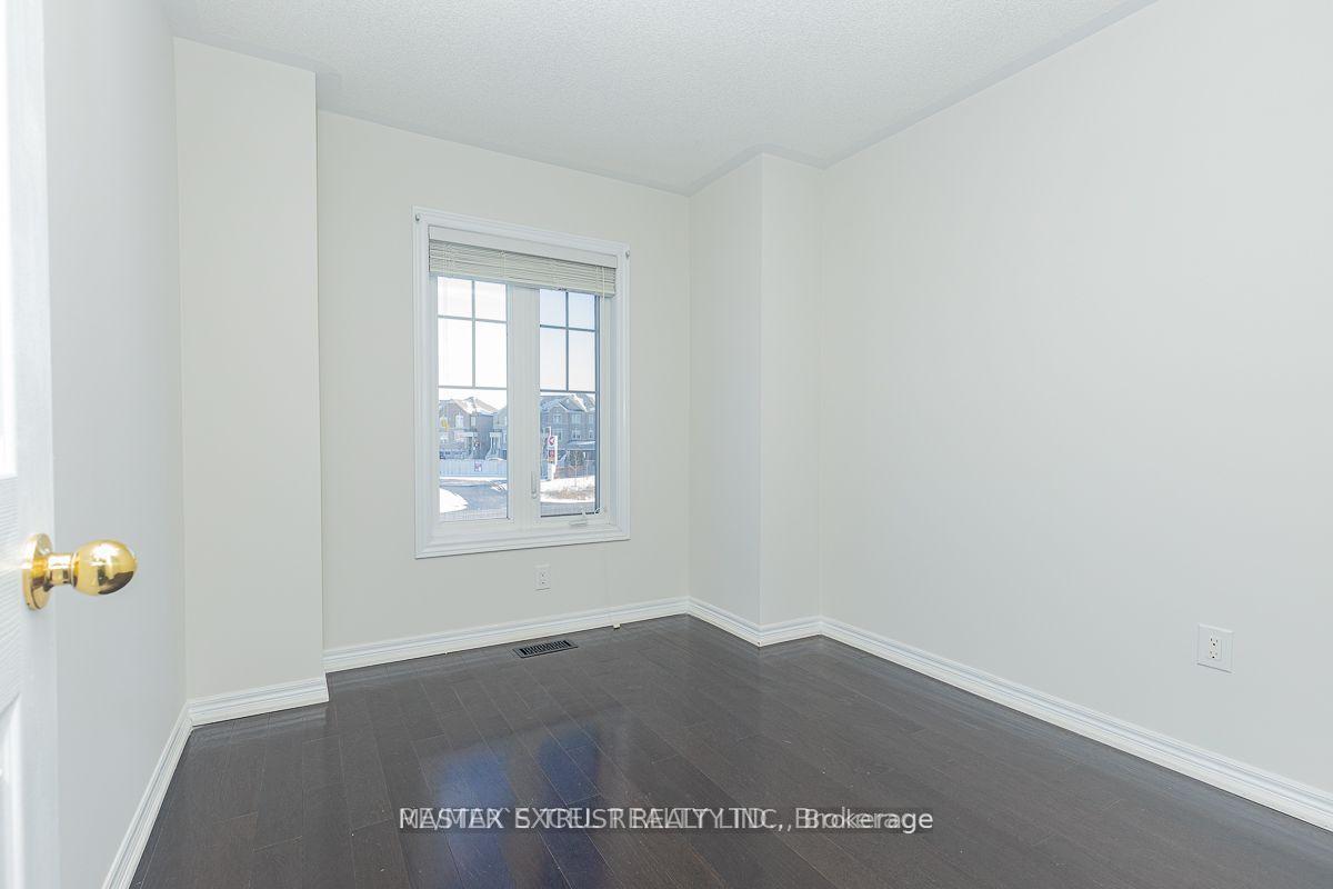 Photo 13 of 47 Pelister Drive, Markham, Greensborough — HOMEH
